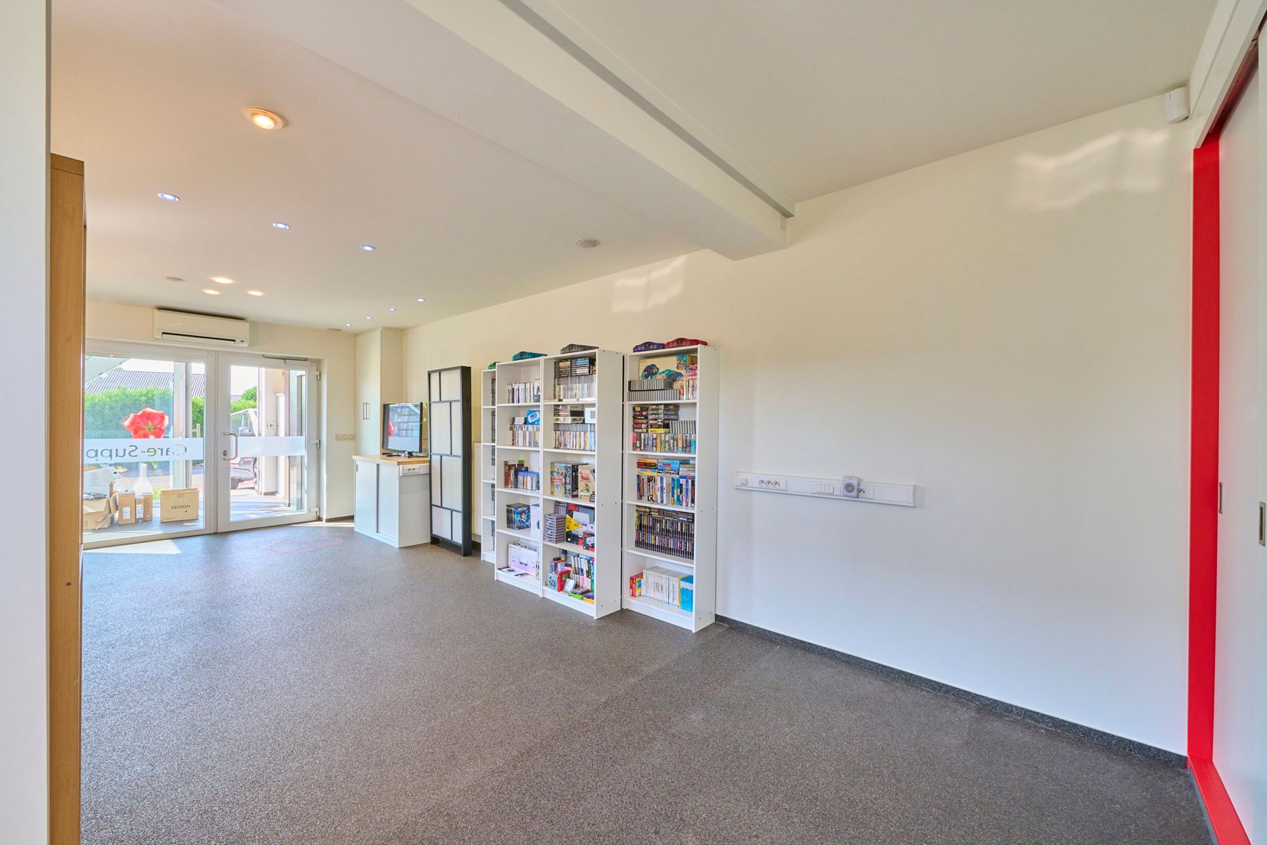 Exclusieve woning met handelzaak,appartement, zwembad en lift. foto 12