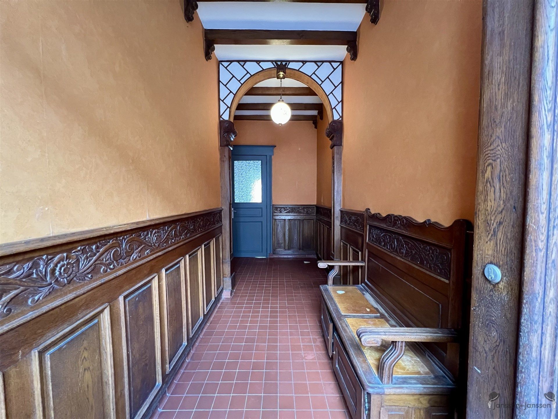 Te renoveren centrumwoning foto 2