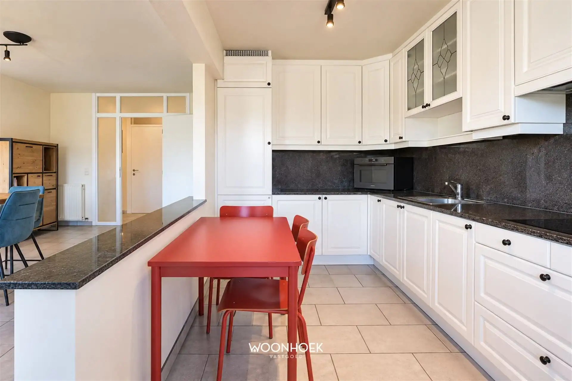 Instapklaar 2-slpk appartement met terras en staanplaats foto 7
