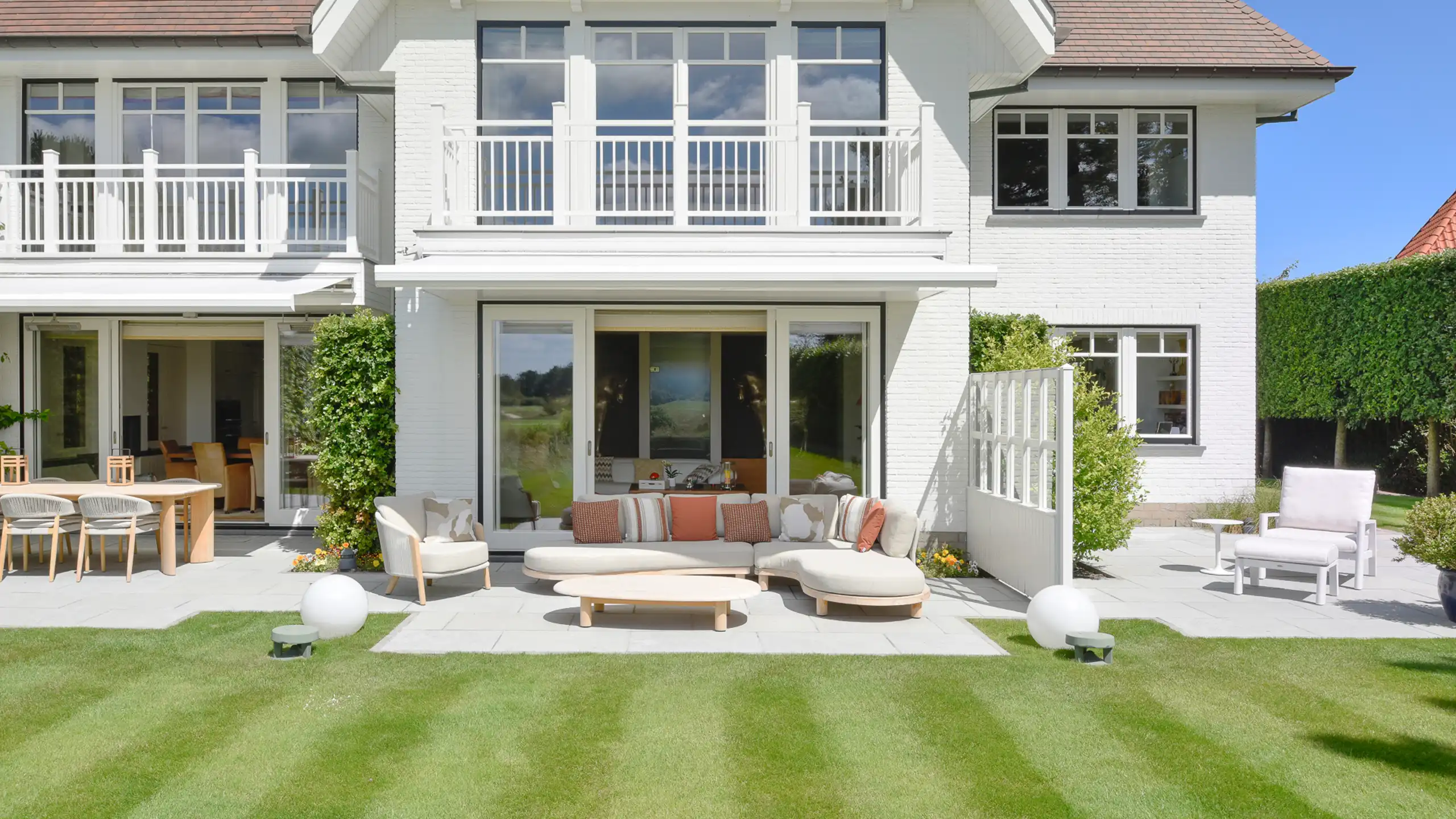 VILLA met panoramisch zicht en unieke ligging aan de golf... foto 5