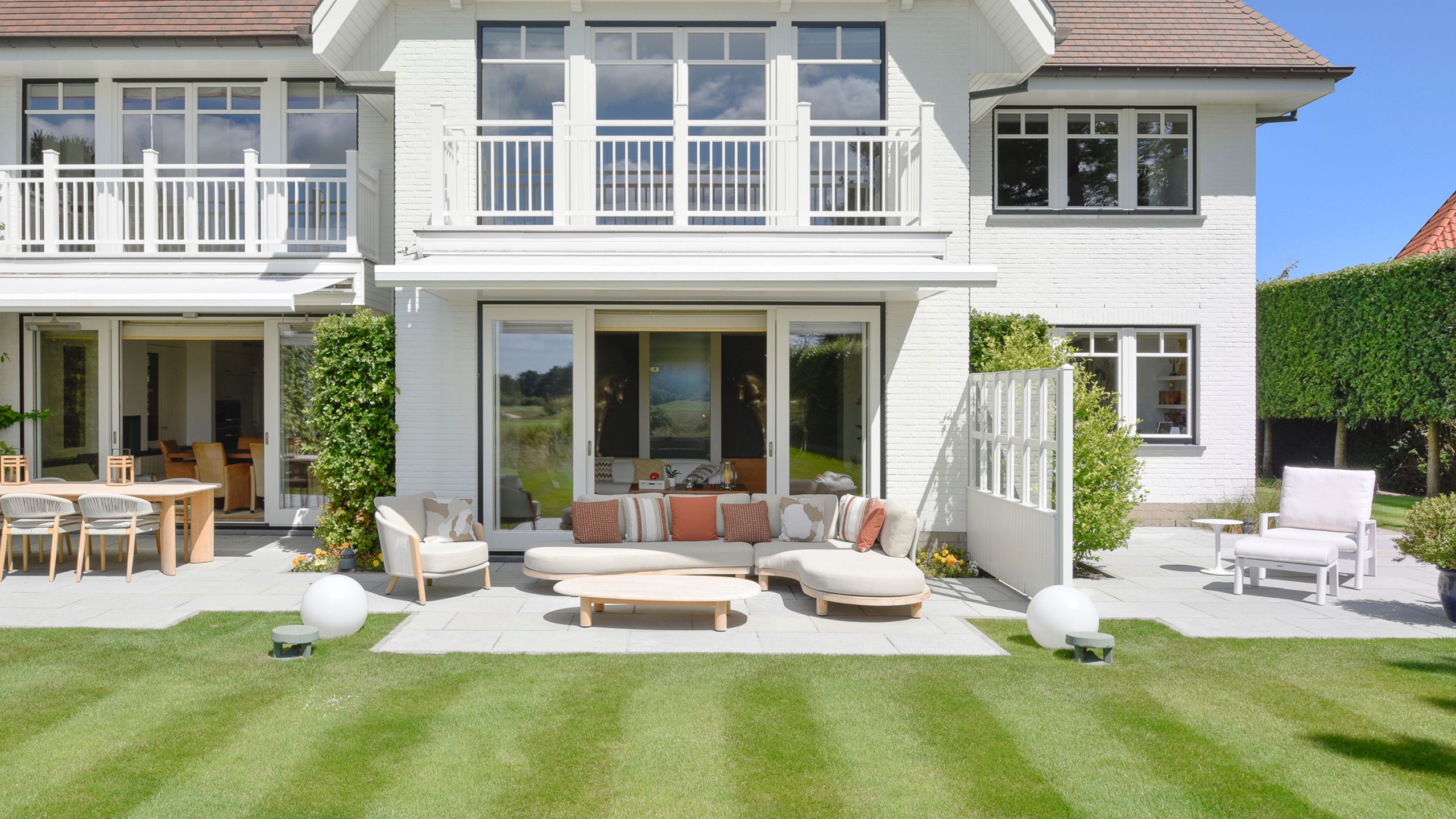 VILLA met panoramisch zicht en unieke ligging aan de golf... foto 5