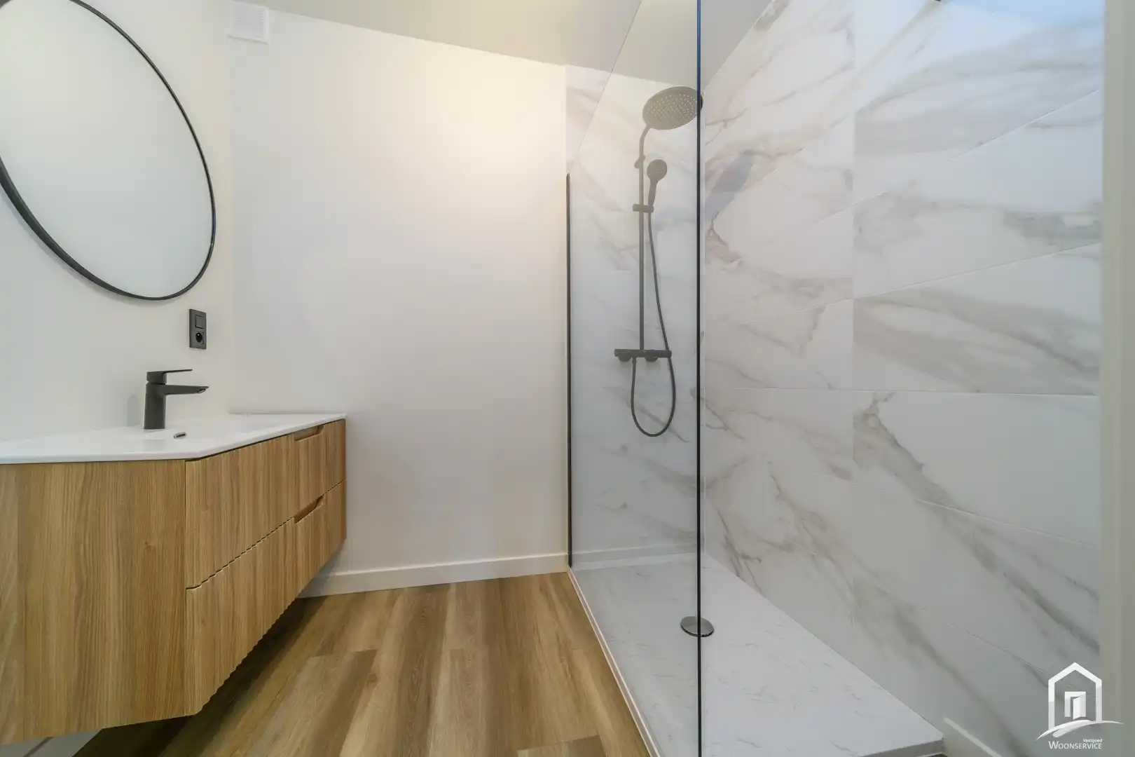 Totaal gerenoveerd gelijkvloers-appartement met tuintje foto 14