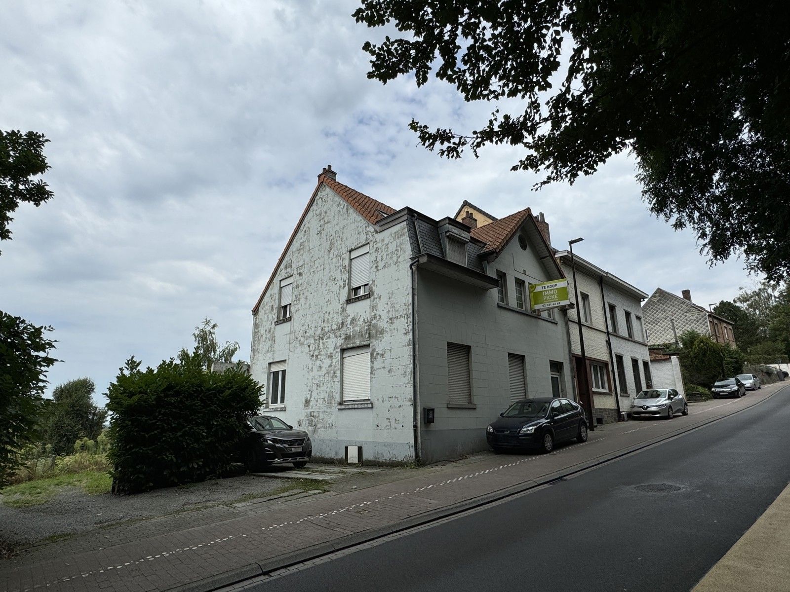 Zeer ruime woning in centrum Beersel foto 1