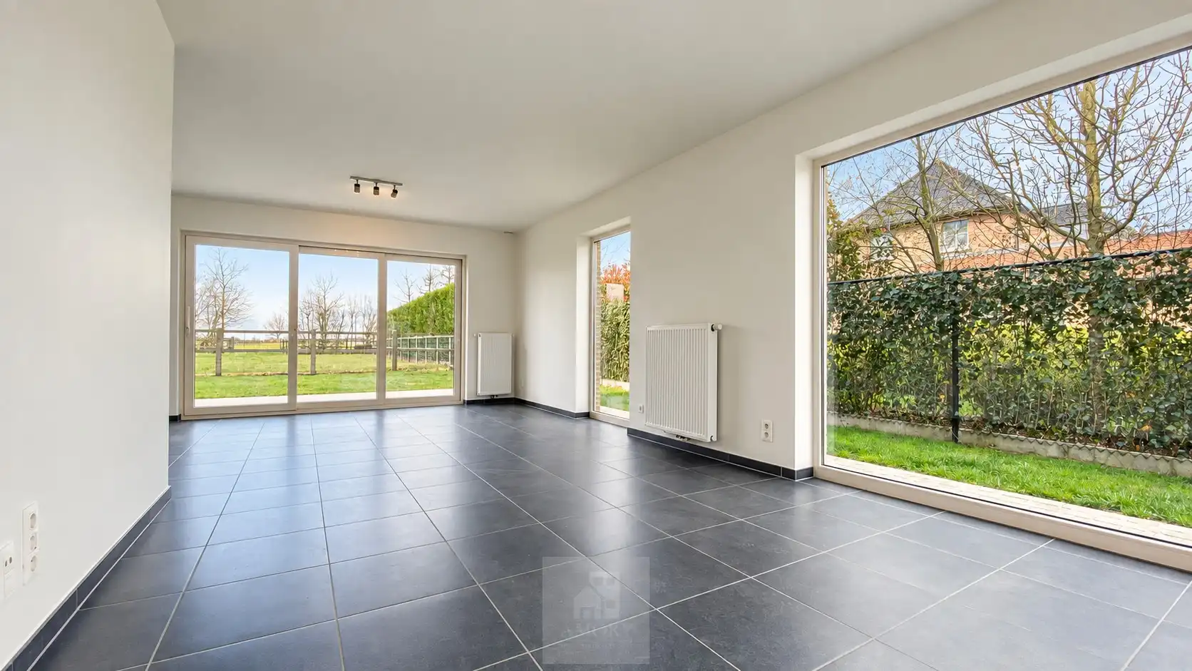Lichtrijke en energiezuinige woning met 3 slpk's, tuin en garage foto 2