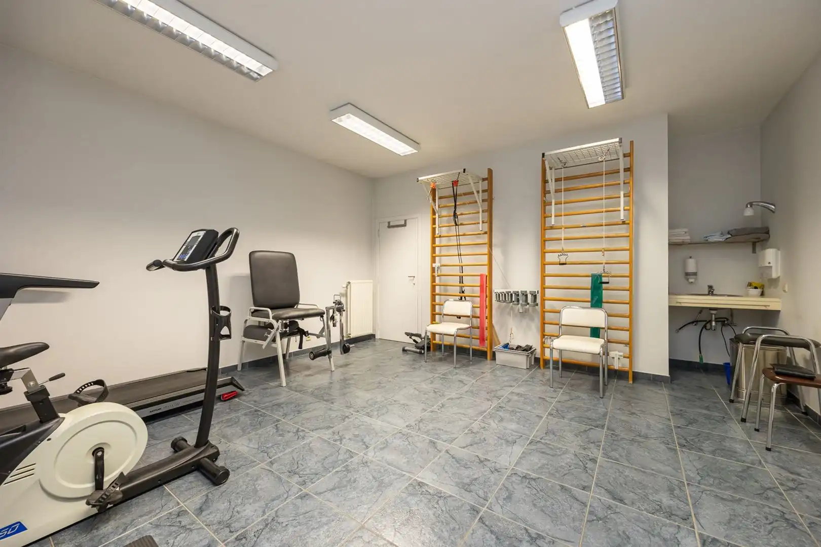 Woning met praktijk, bijgebouw en tuin in Beerzel-dorp! foto 23