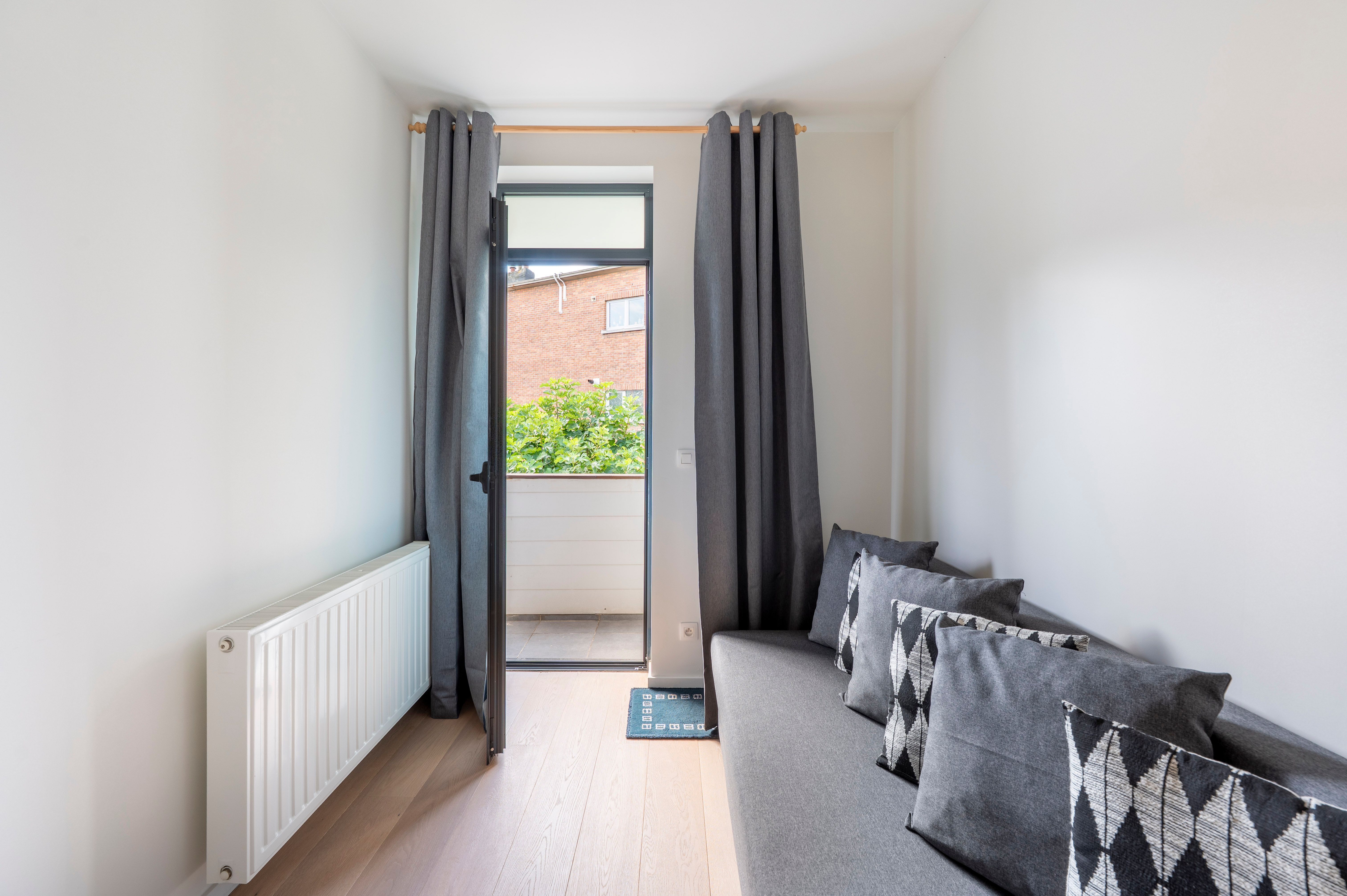 Lichtrijk twee slaapkamer appartement op centrale locatie te Merksem! foto 9