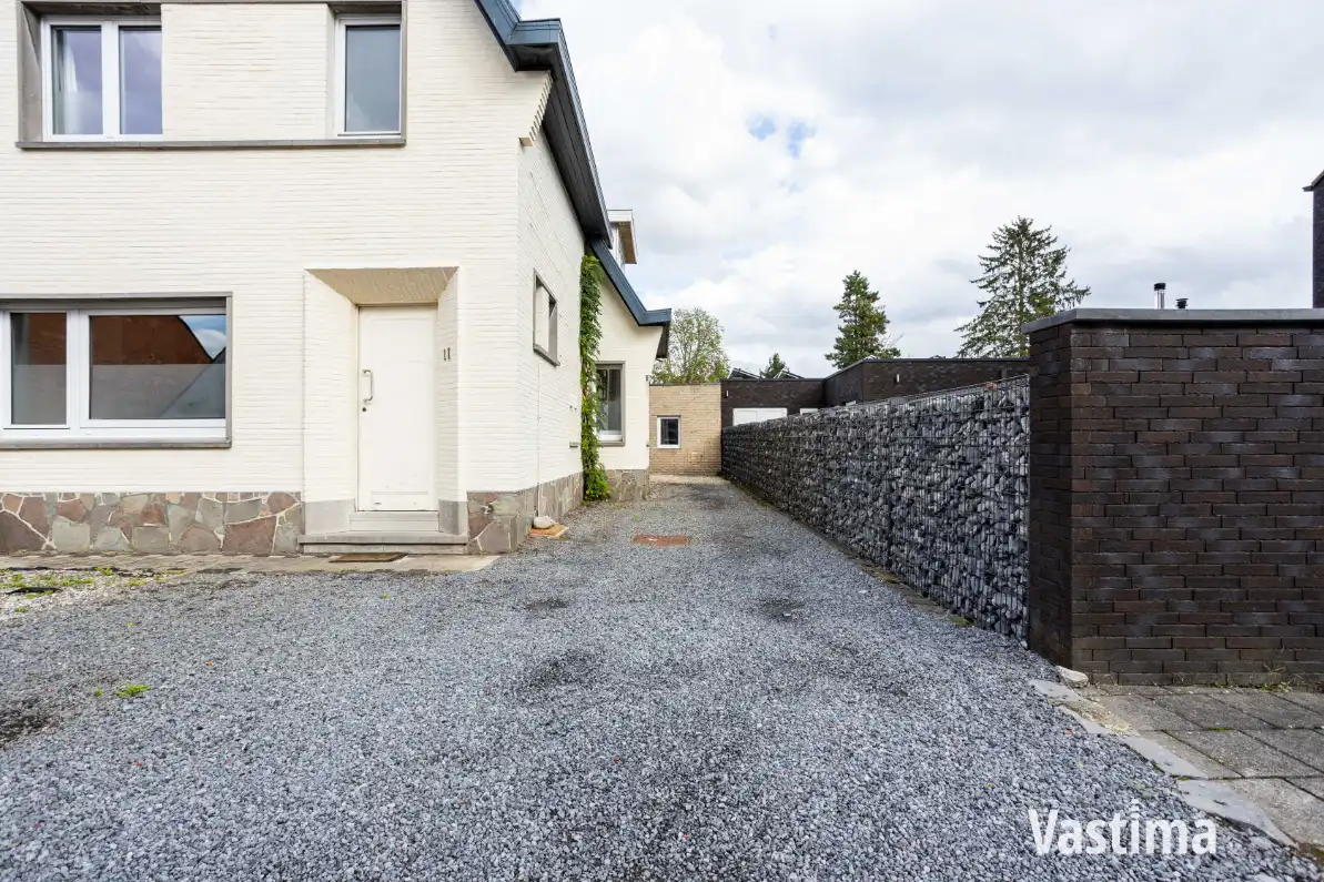 Halfopen woning met prachtige tuin en ruimte om te groeien foto 28