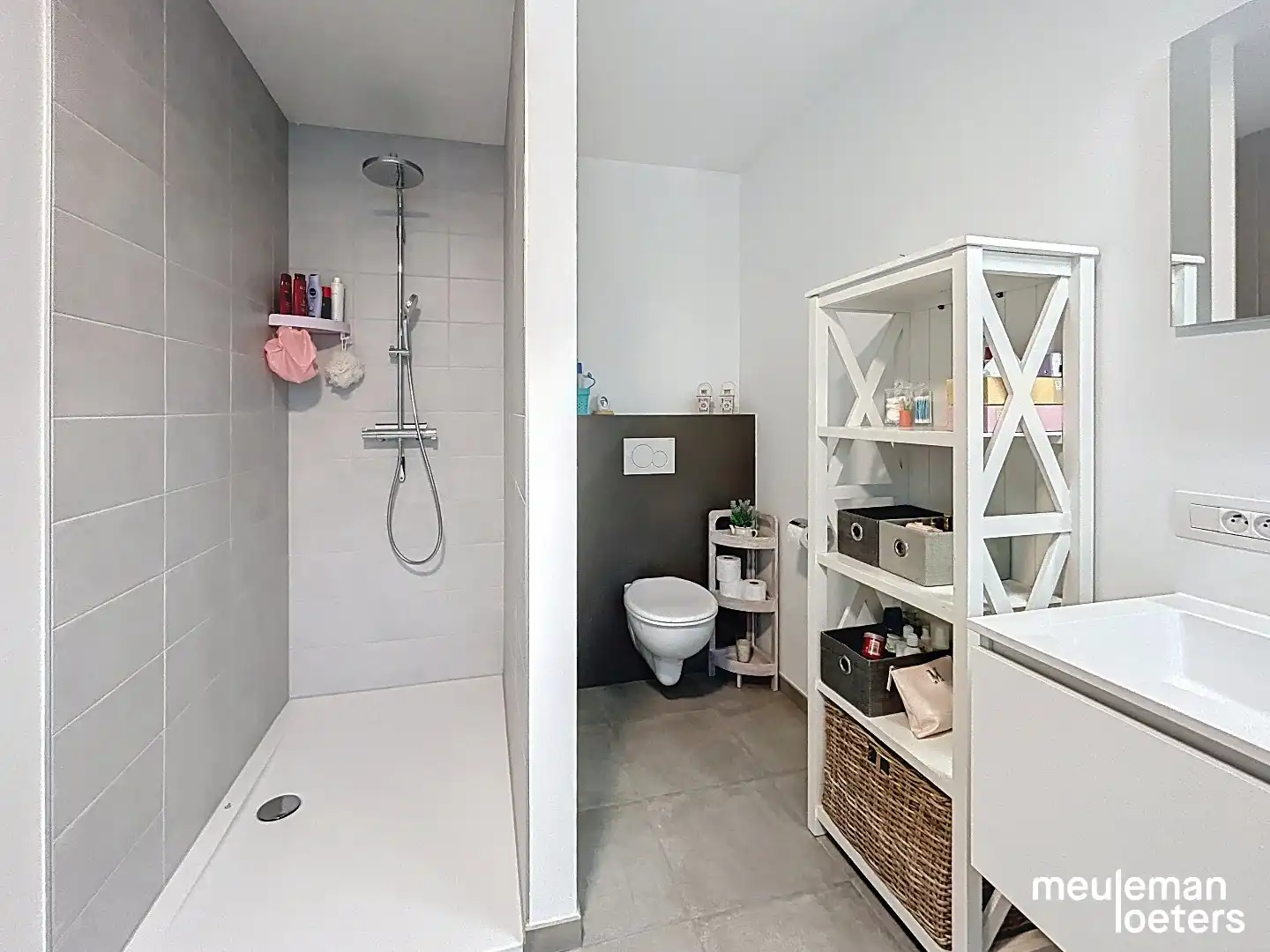 Ruime recente woning met tuin en garage foto 12