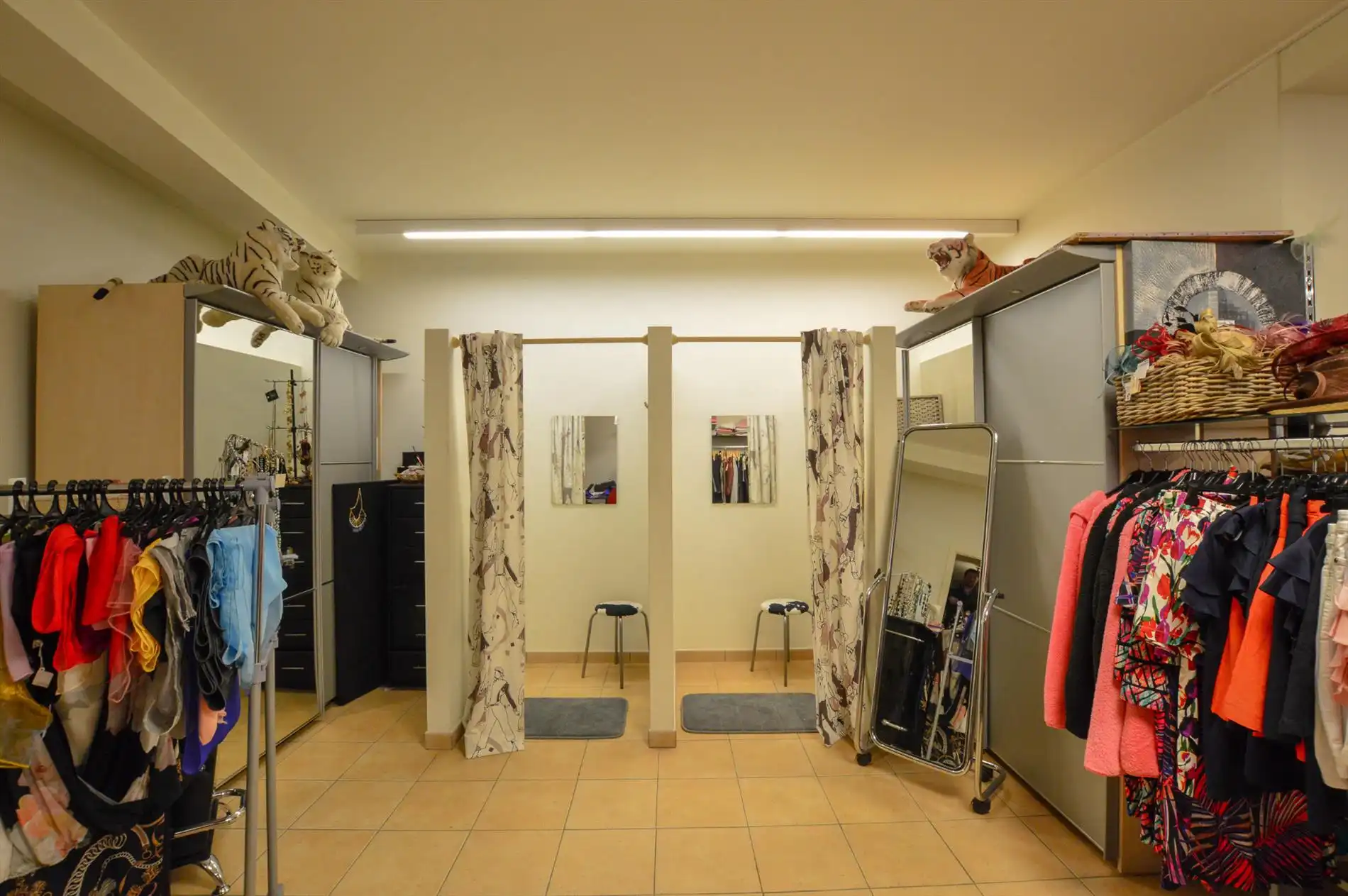 Goed gelegen handelsruimte/winkelruimte in het toeristisch centrum van Bredene aan zee foto 4