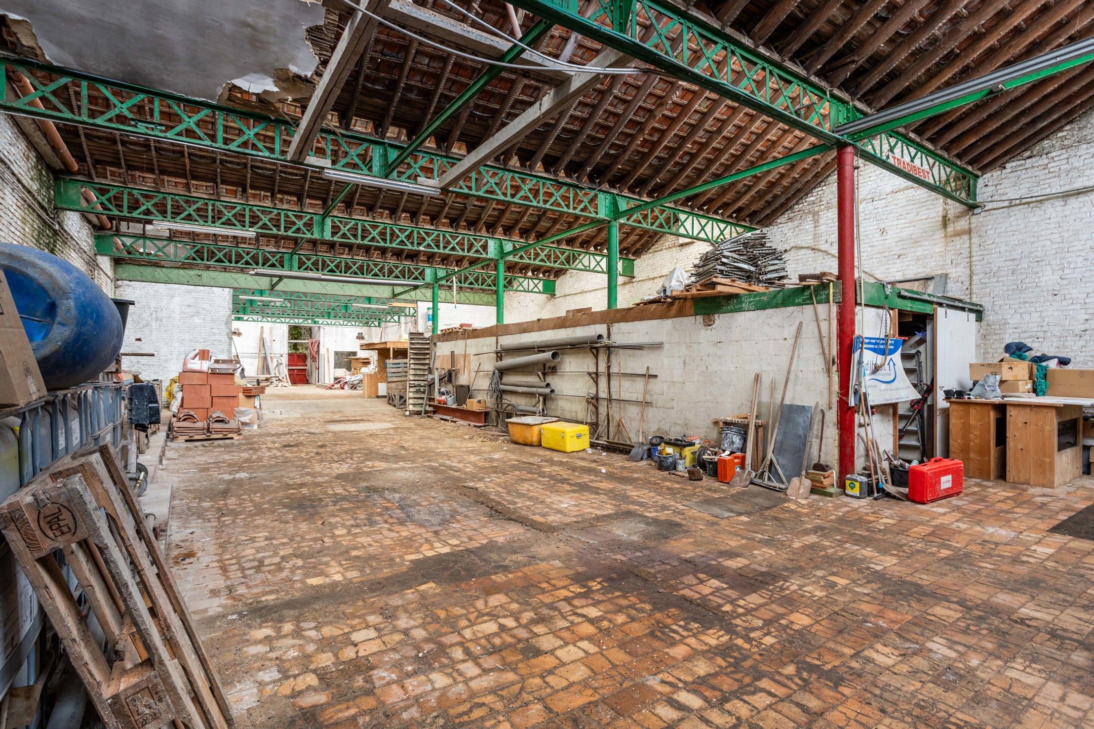 Ruime loods op een gunstige locatie met veel mogelijkheden! foto 5