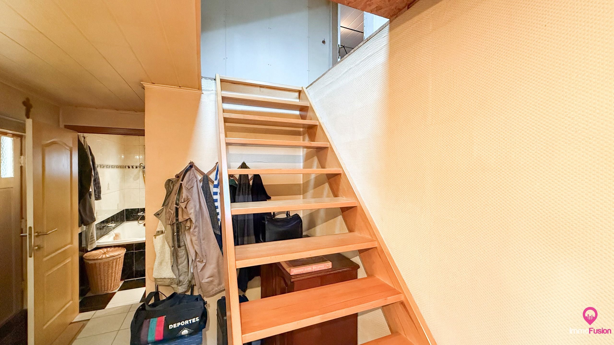 Deels gerenoveerde woning met groot perceel van ca 13are! foto 17