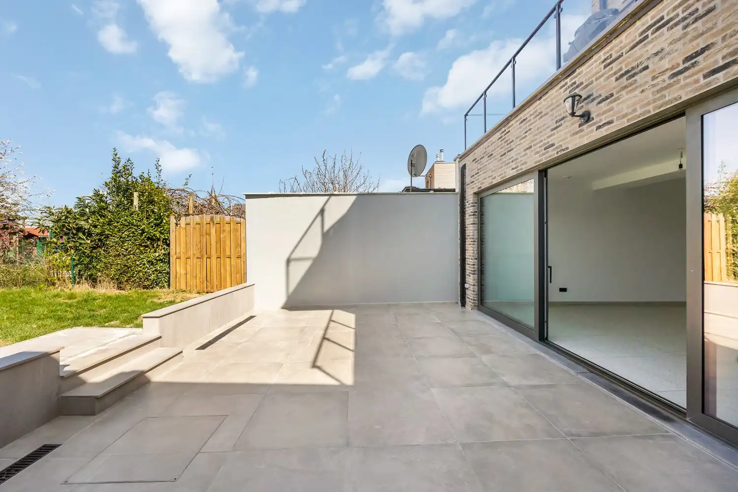 Modern gelijkvloers appartement met een zeer grote tuin (±200m²)  in hartje Sint-Niklaas! foto 14