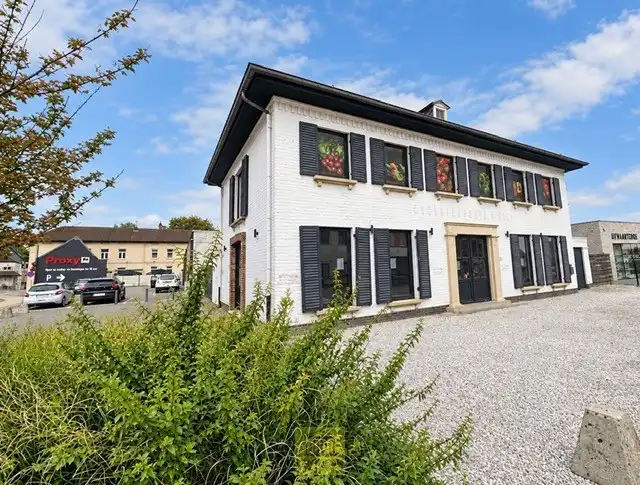 HANDELSPAND MET RUIM BOVENGELEGEN APPARTEMENT foto {{pictureIndex}}