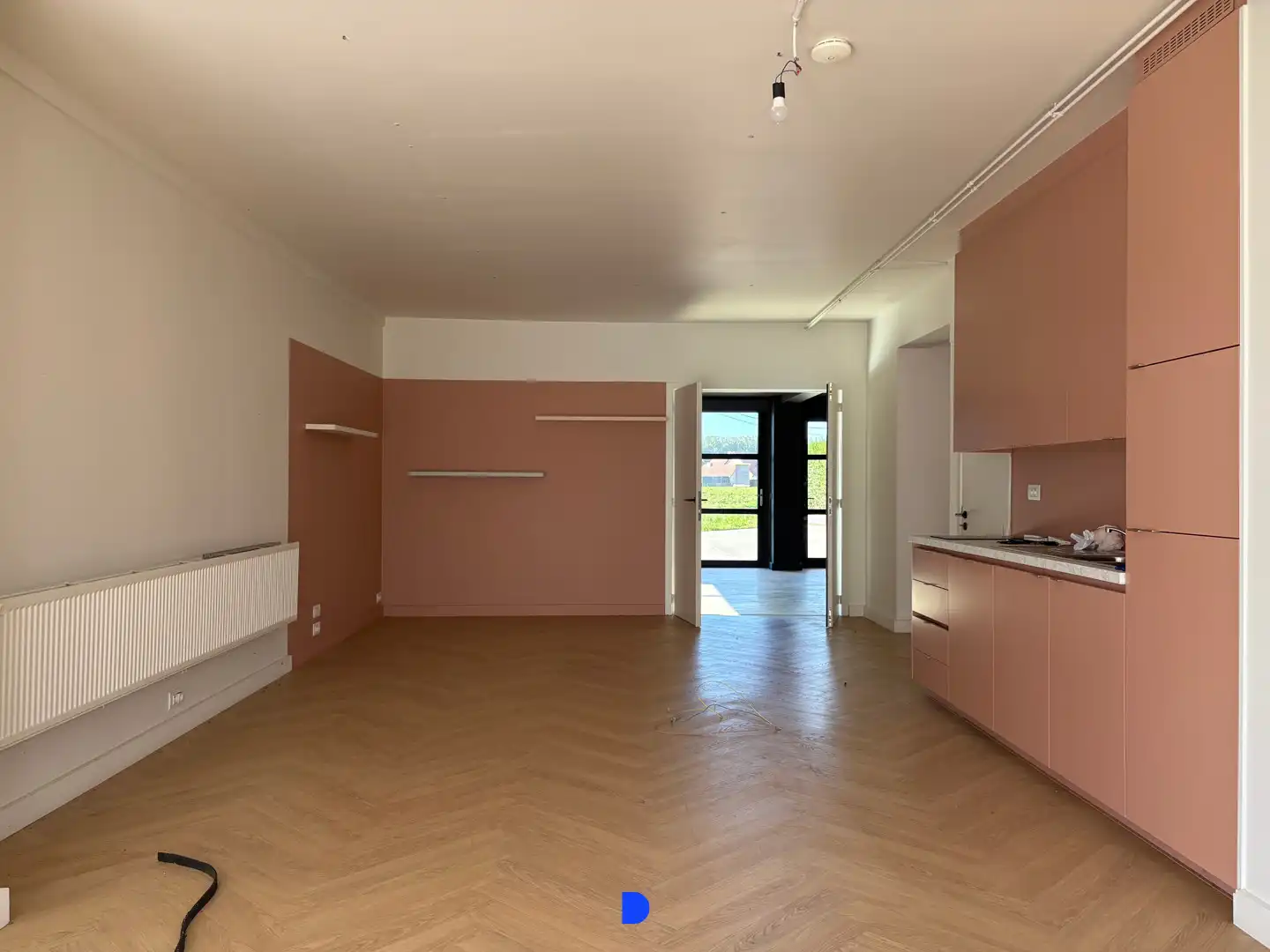 Bedrijfsgebouw op uitstekende zichtlocatie langs de Ring (R32) te Roeselare. foto 13