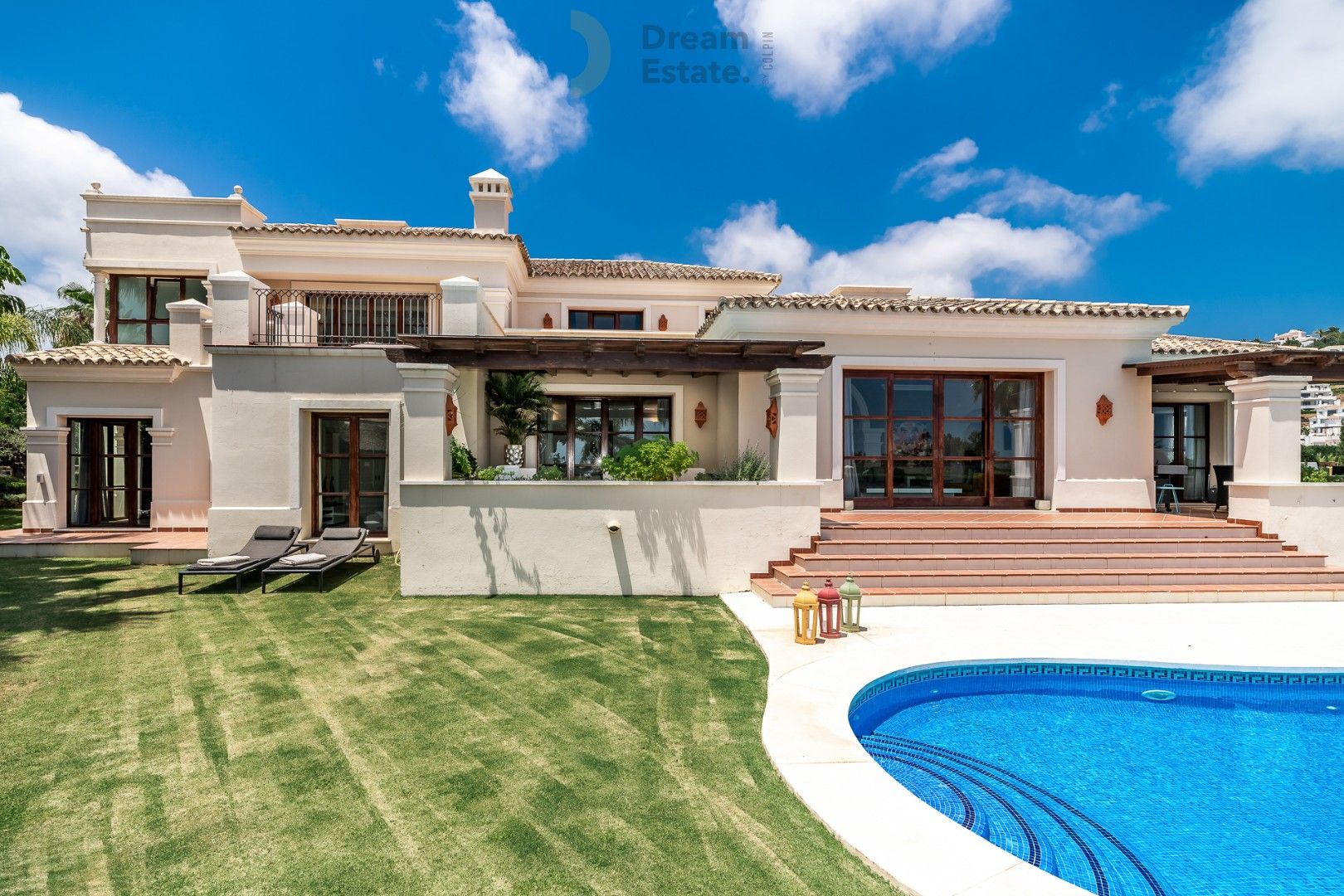 Villa met mooi uitzicht op de bergen en zee te Nueva Andalucia, Marbella foto {{pictureIndex}}