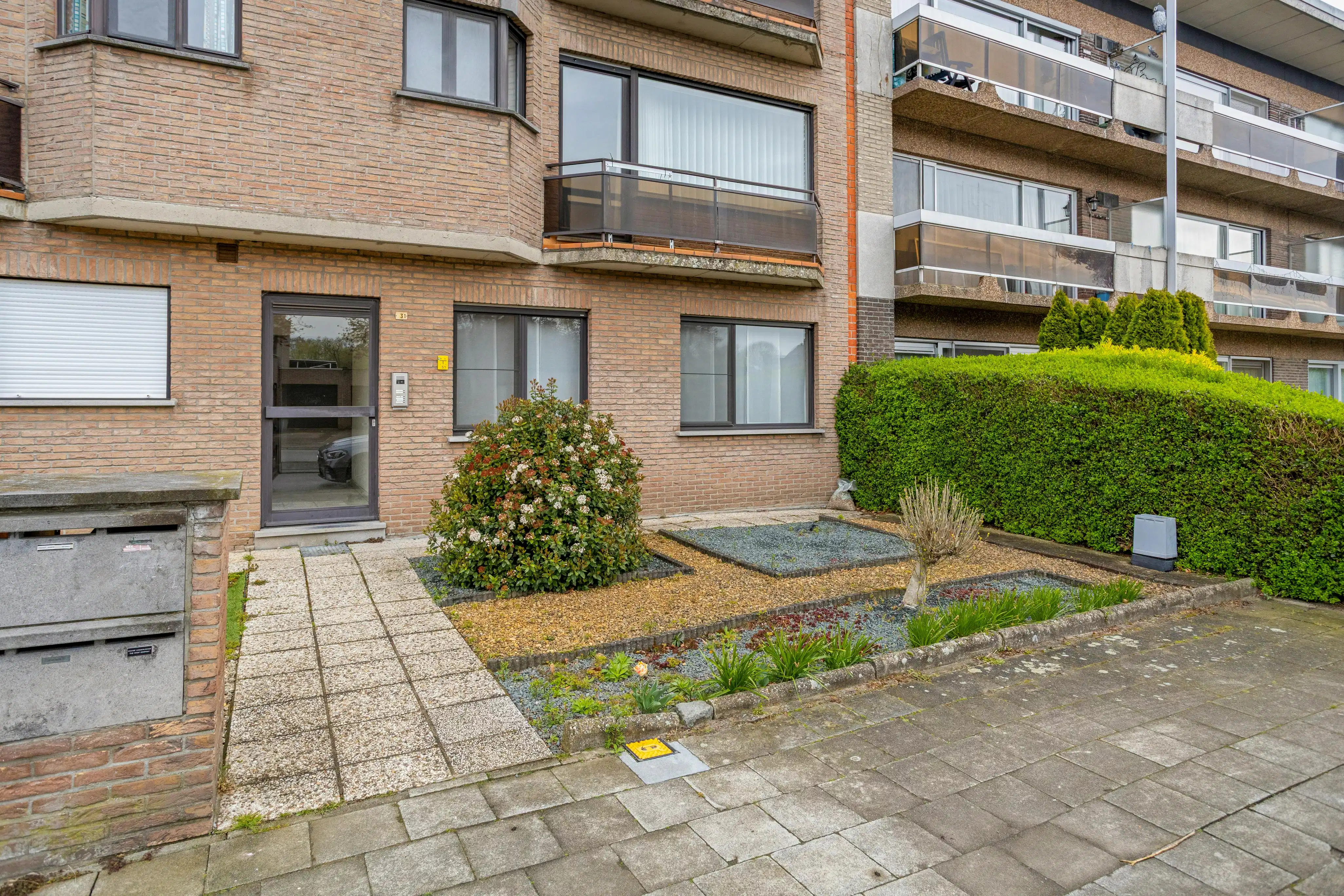 Gelijkvloers appartement te koop vlakbij het centrum van Aartselaar foto 3