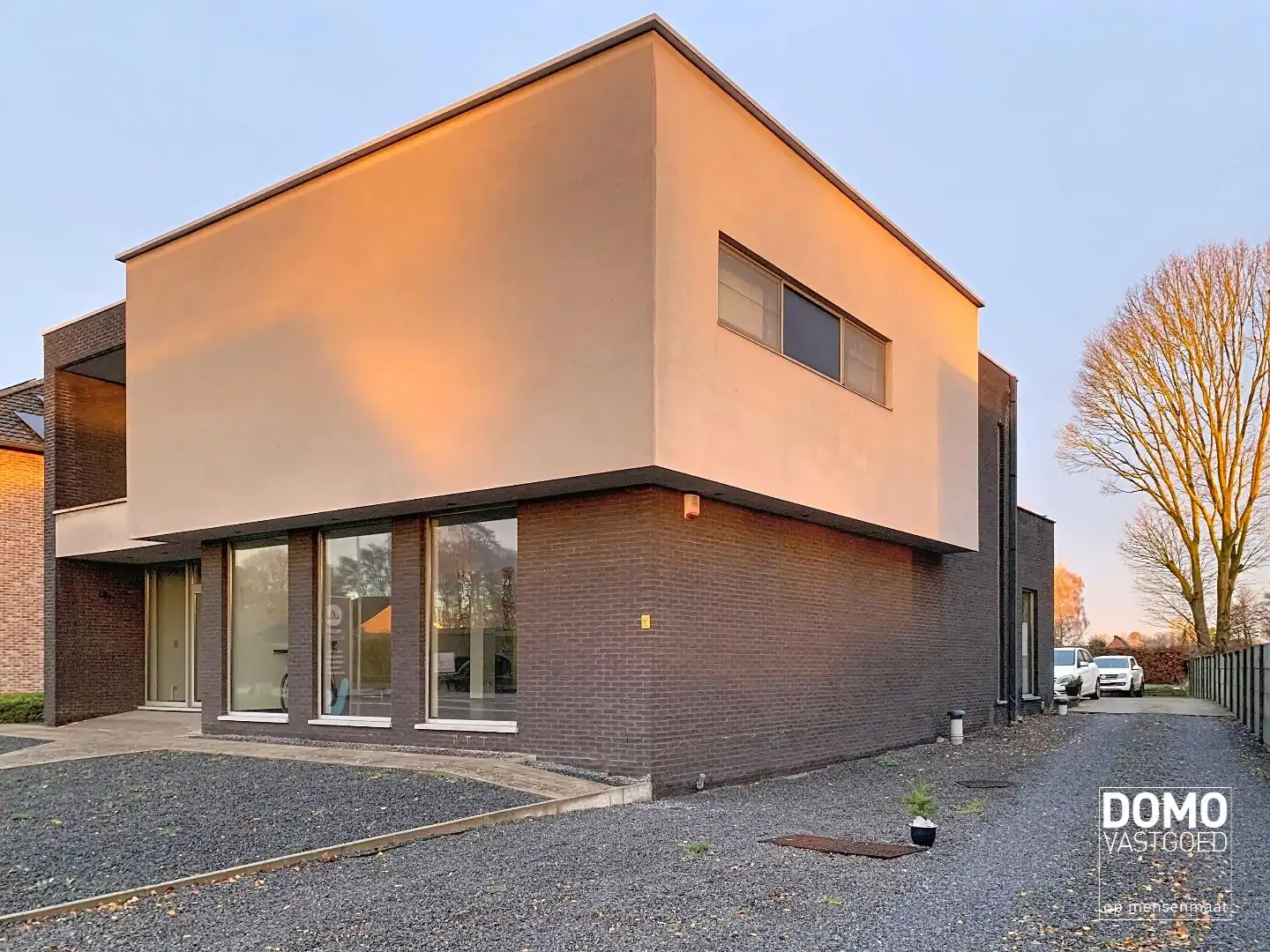 COMMERCIELE RUIMTE MET KELDER TE KOOP IN HERK-DE-STAD foto 1