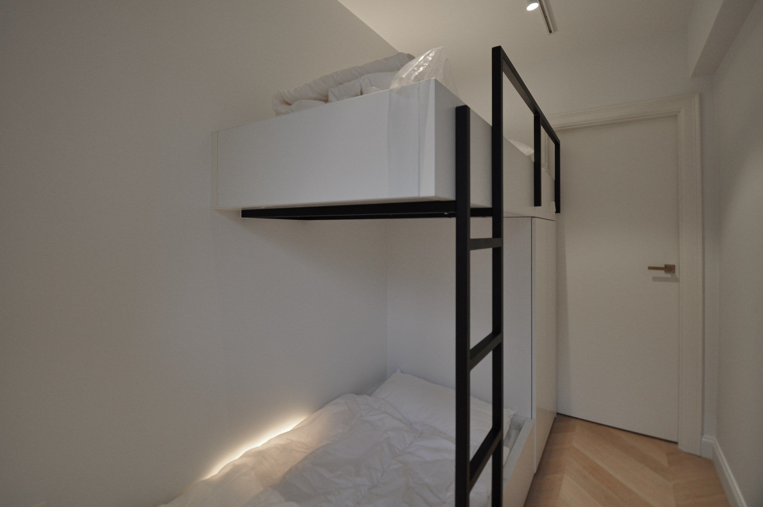 Hoogwaardig volledig gerenoveerd appartement met zijdelings zeezicht en zicht op de Kustlaan. foto 29