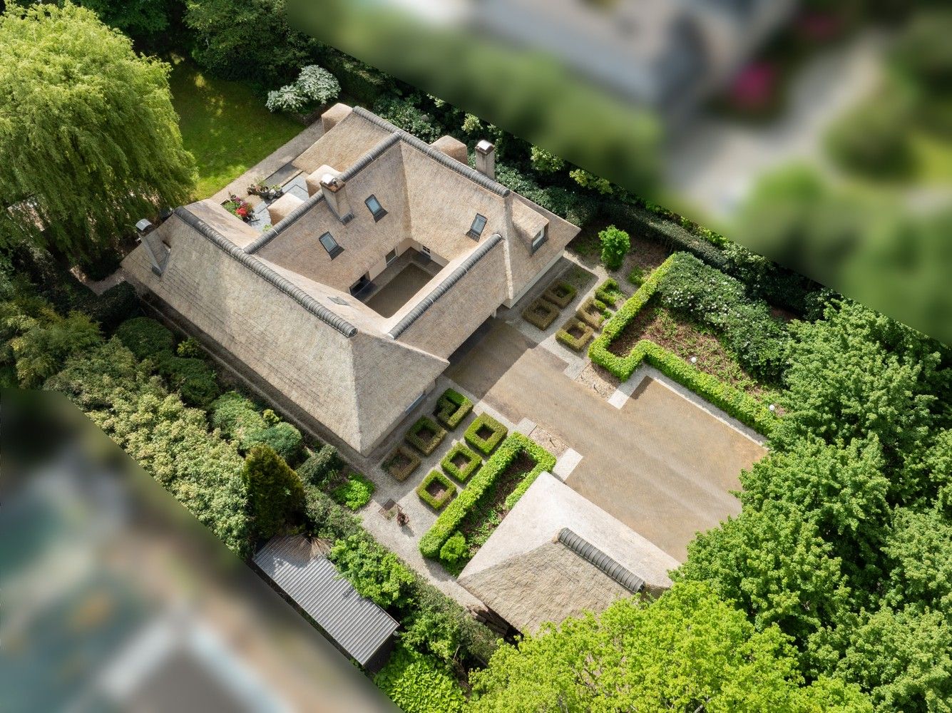 Architecturale rietgedekte villa op 5.717 m² grond foto 26