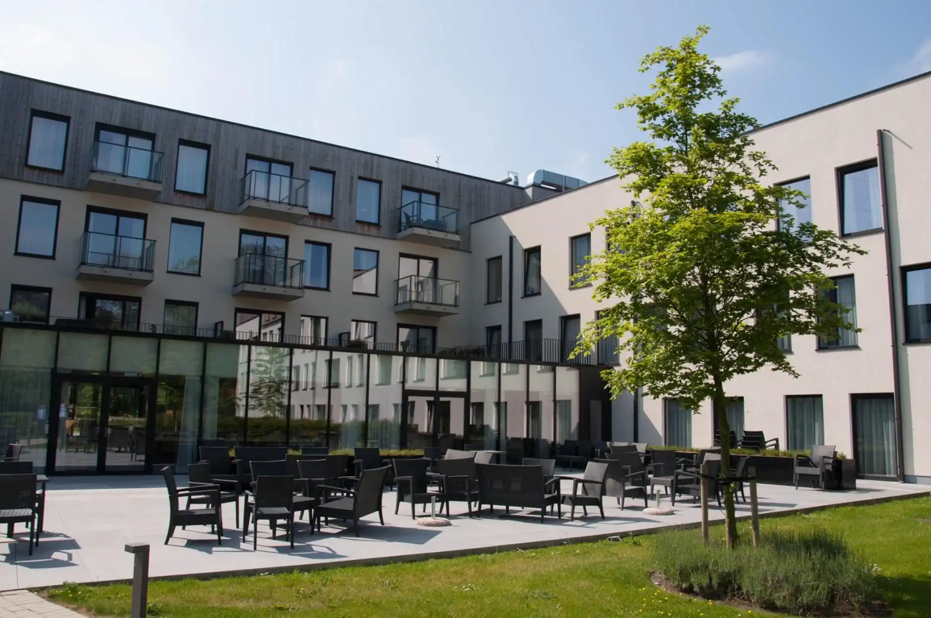 Pico bello service flat (nieuwbouw) in een prachtige groene omgeving. foto 11