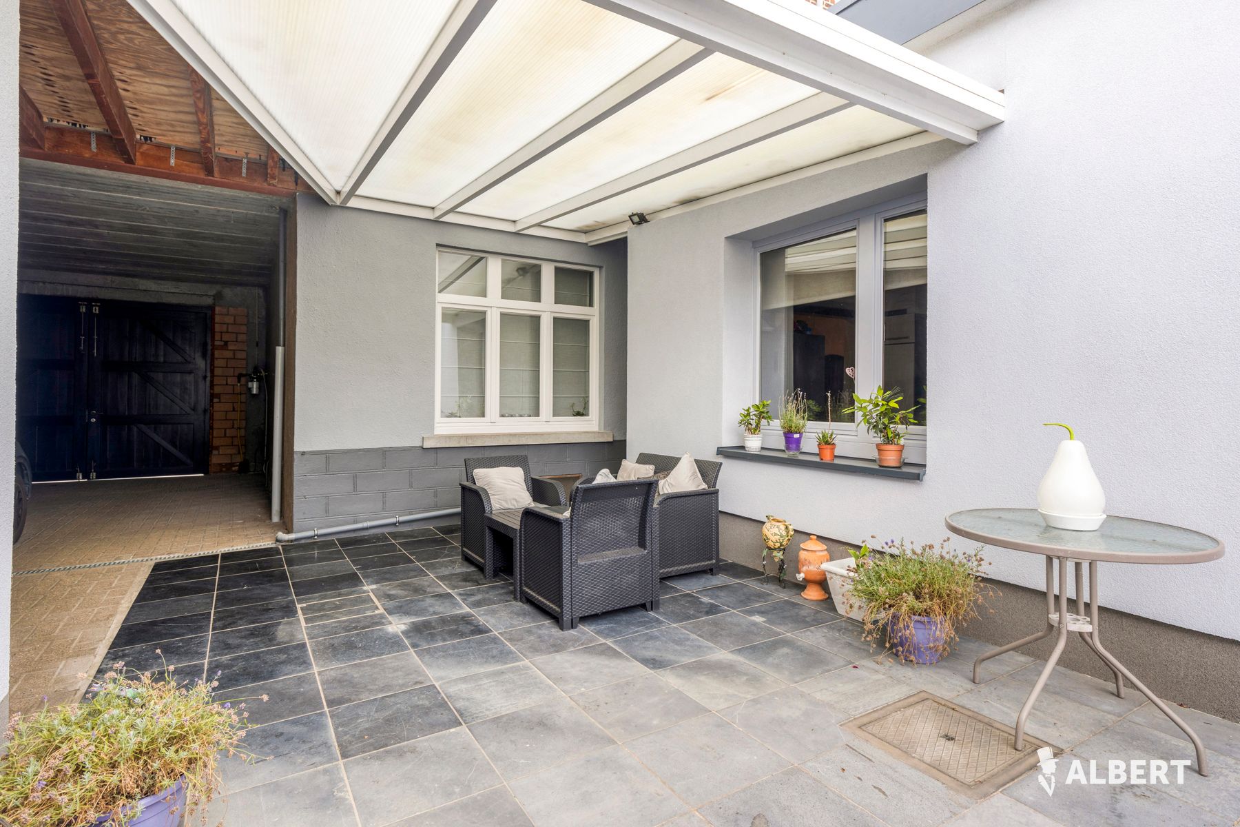 Opgrefriste opbrengsteigendom met 2 appartemente in Roosdaal foto 9