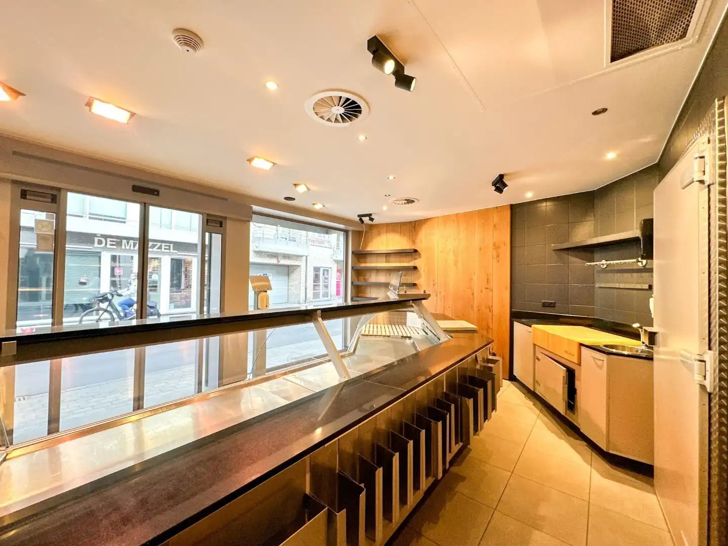 Handelpand met winkel, atelier en woonst, commerciële ligging, Torhout foto 7