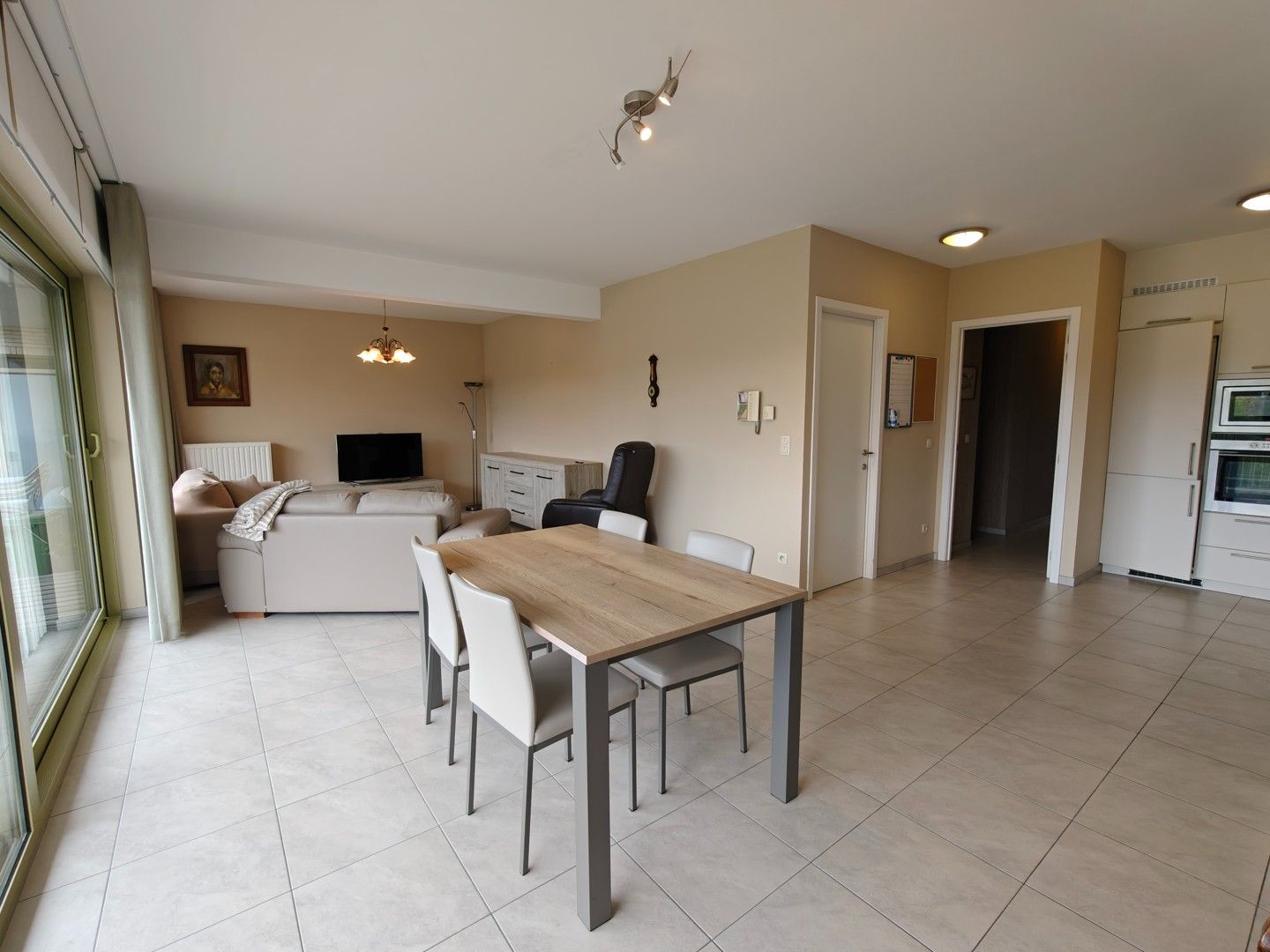 Te huur: Ruim 2-slaapkamerappartement foto 8