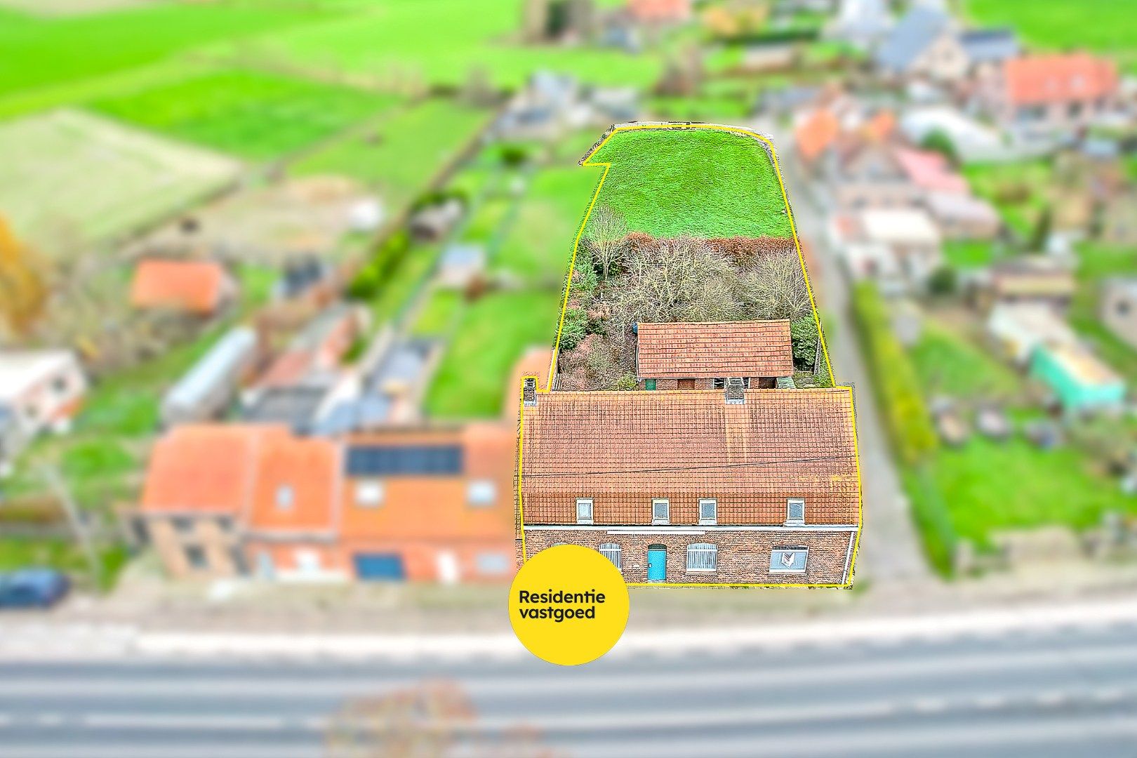 Hoofdfoto van de publicatie: Te renoveren halfopen woning op een perceel van 1.809m² te Houthulst