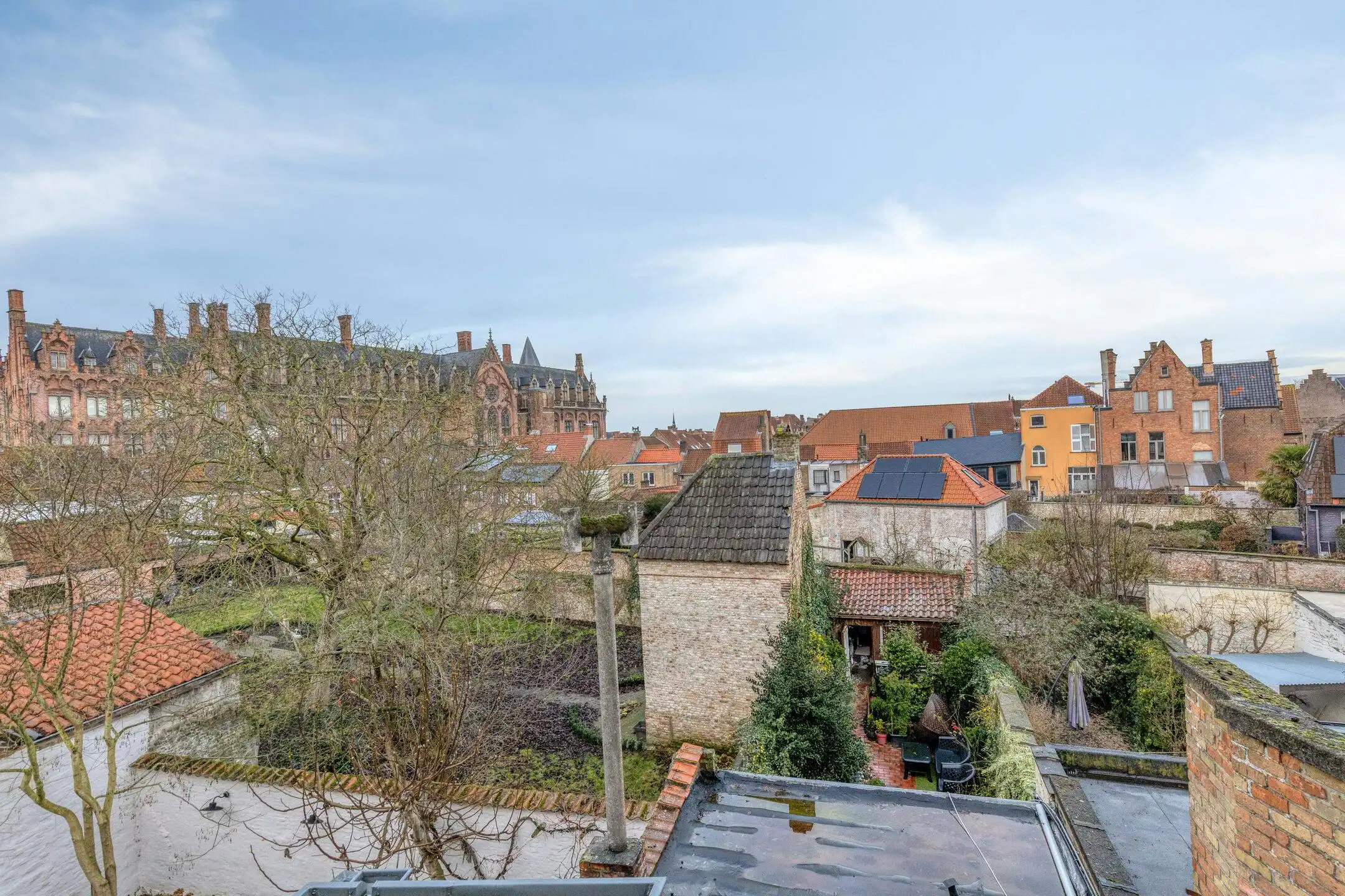 Rijwoning met 3 slaapkamers en stadsterras te koop in Brugge foto 13