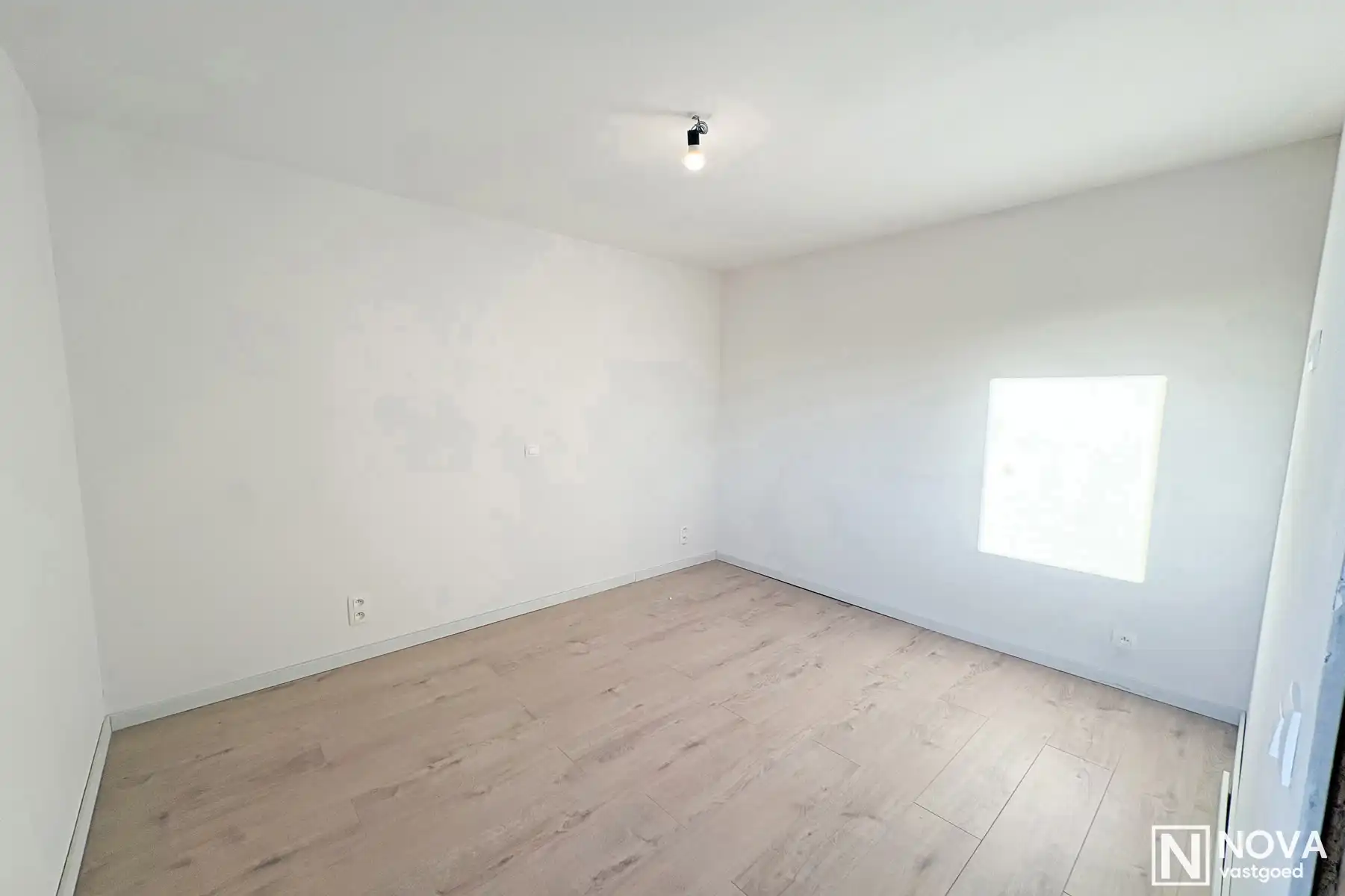 Volledig vernieuwde woning met 3 slaapkamers en tuin. foto 10