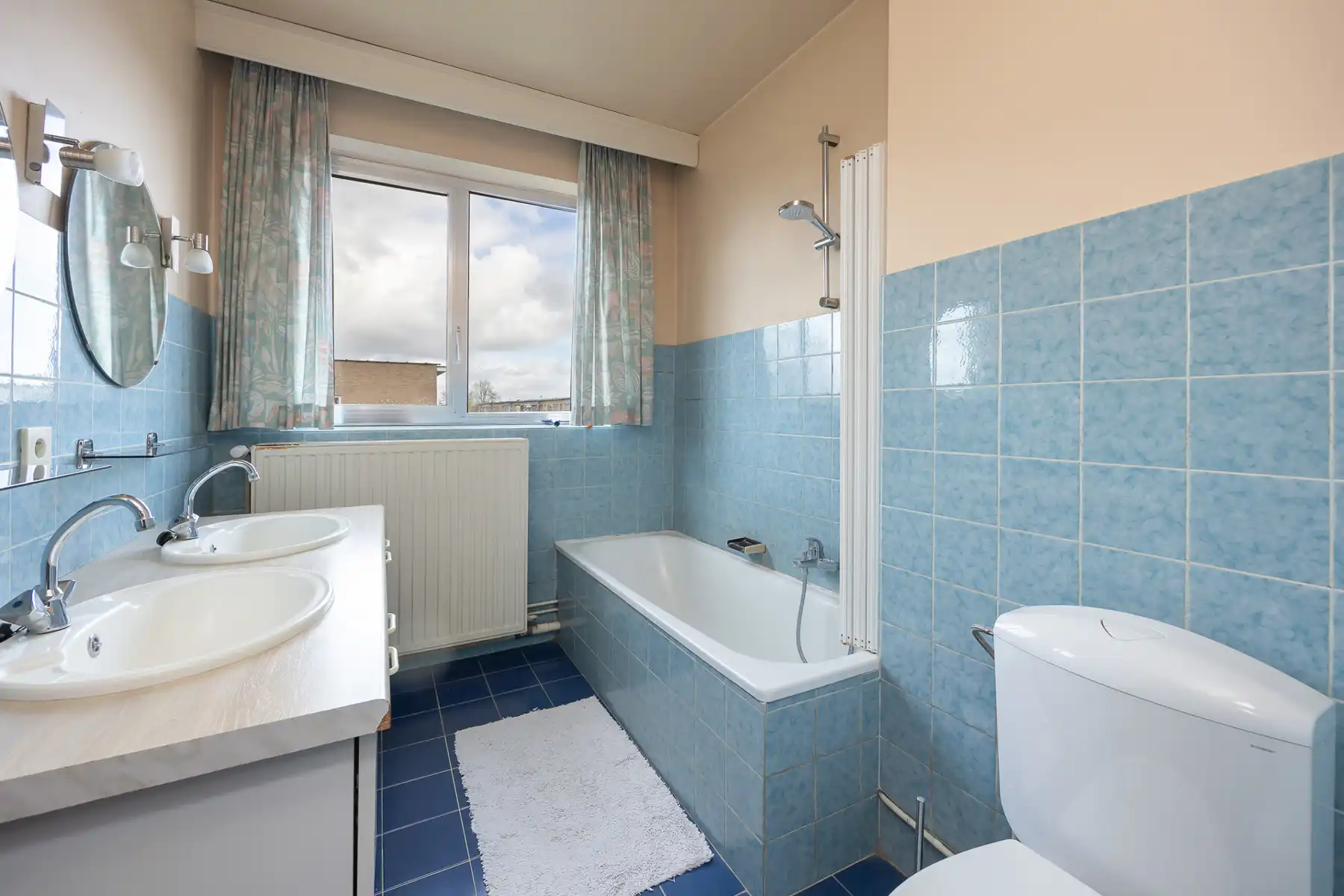 Gezellige halfopen bel-étage met oprit en zonnige tuin in Hoevenen! foto 10