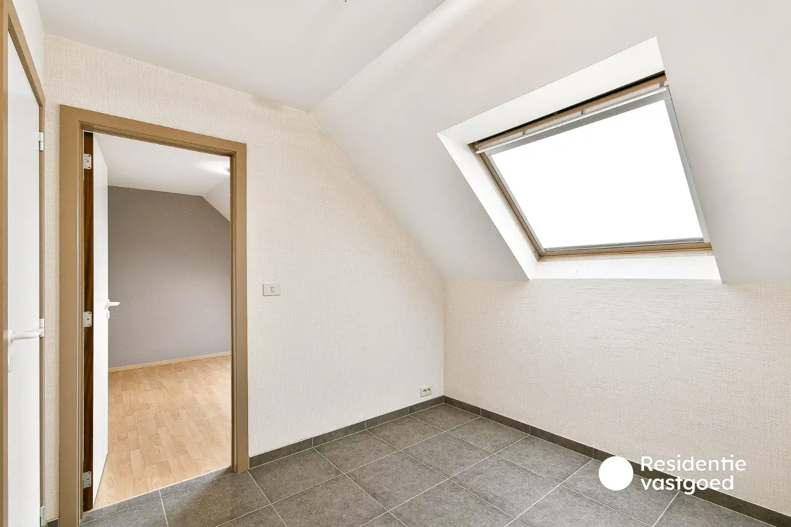 Duplex-appartement in rustige residentie met twee slaapkamers en terras foto 12