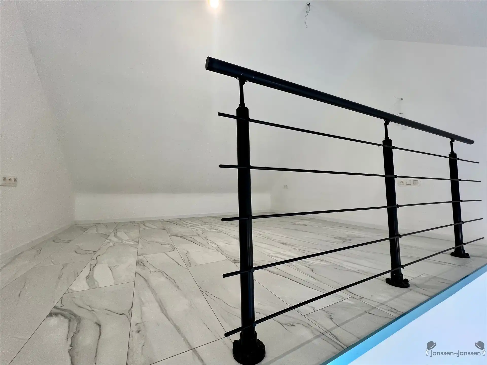 Gerenoveerde rijwoning met 2 slaapkamers foto 9