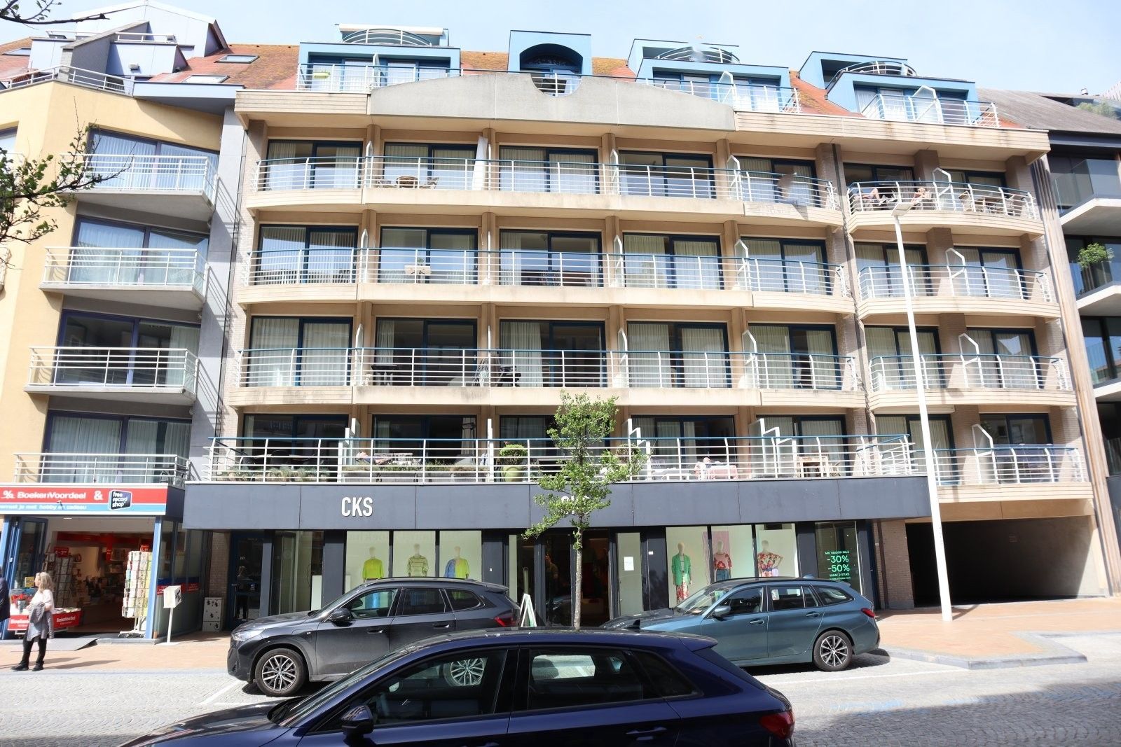 Gemeubeld en instapklaar type doorloper appartement in de winkelstraat van Nieuwpoort. foto 9