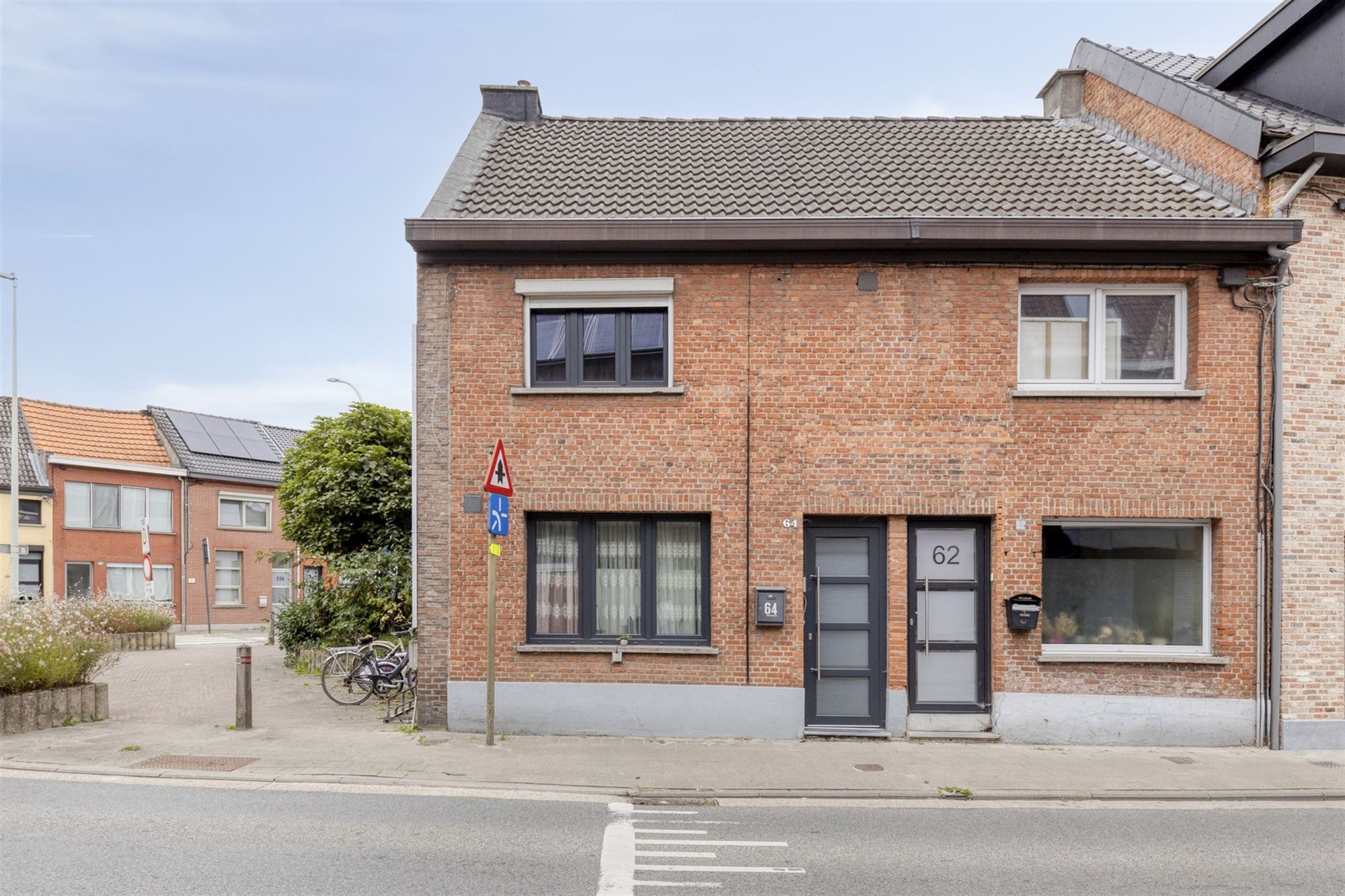 Gerenoveerd en leuk huis met 3 slaapkamers foto {{pictureIndex}}