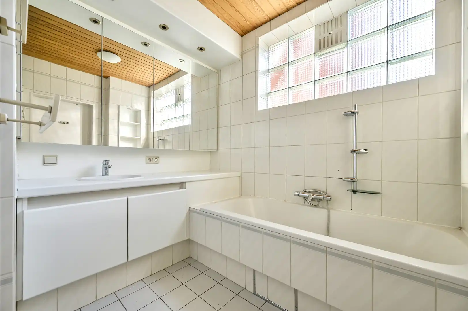 Handelspand met ruim appartement te huur in het hart van Bornem foto 19