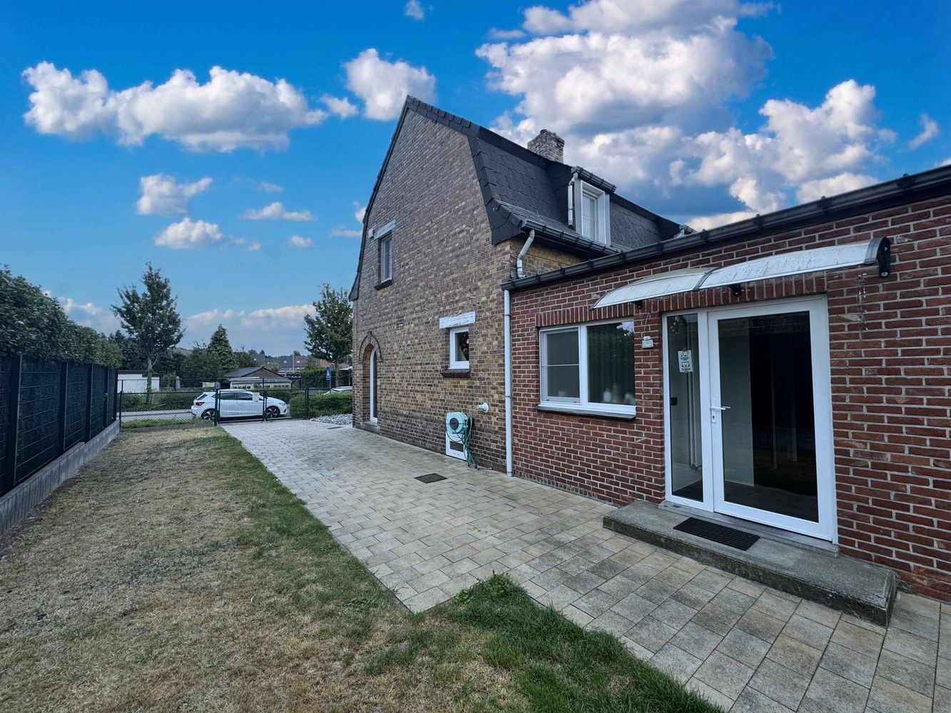 🏡 Charmante woning met tuin en 3 verdiepen in hartje Genk foto 7