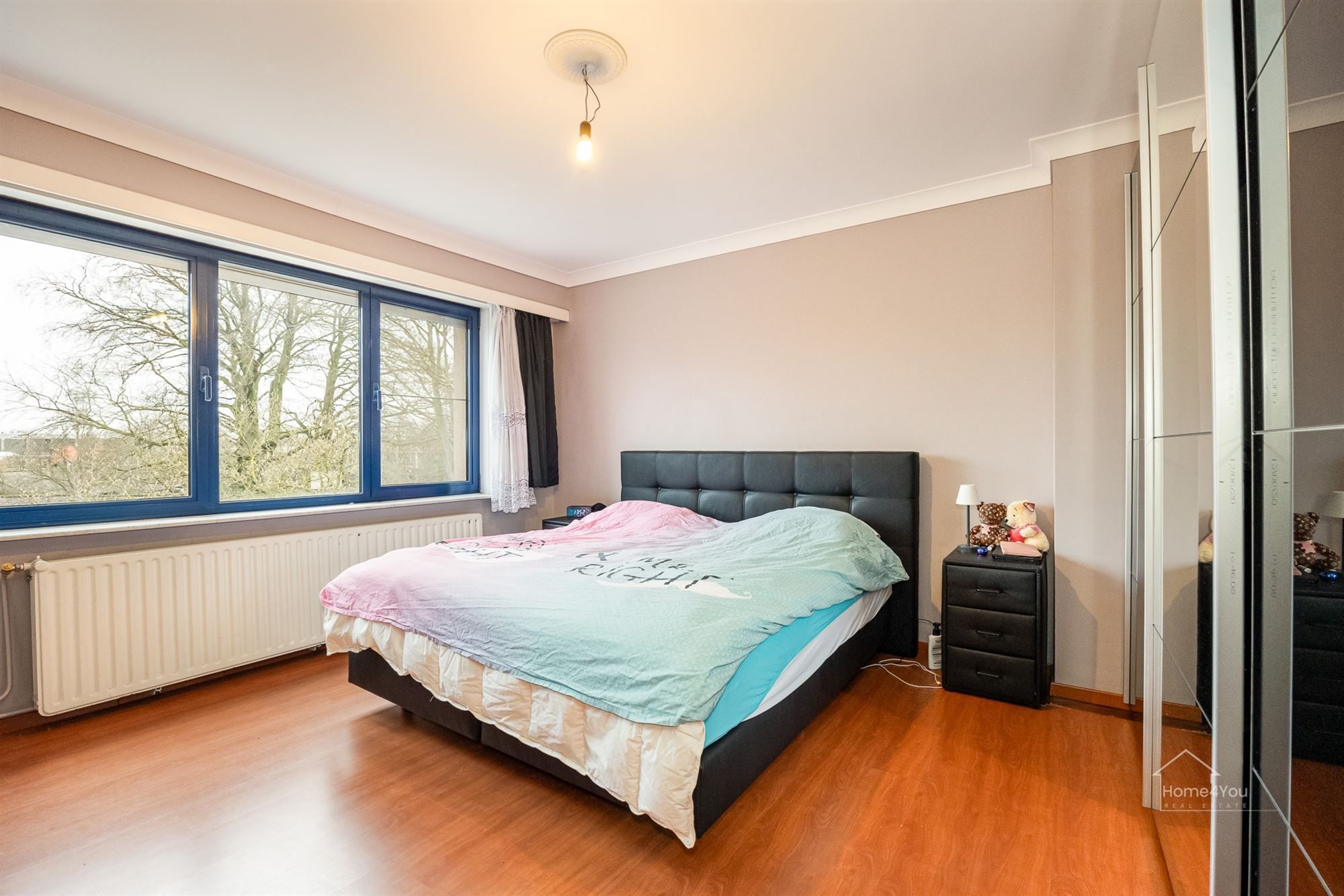 Ruime bel-étage foto 11