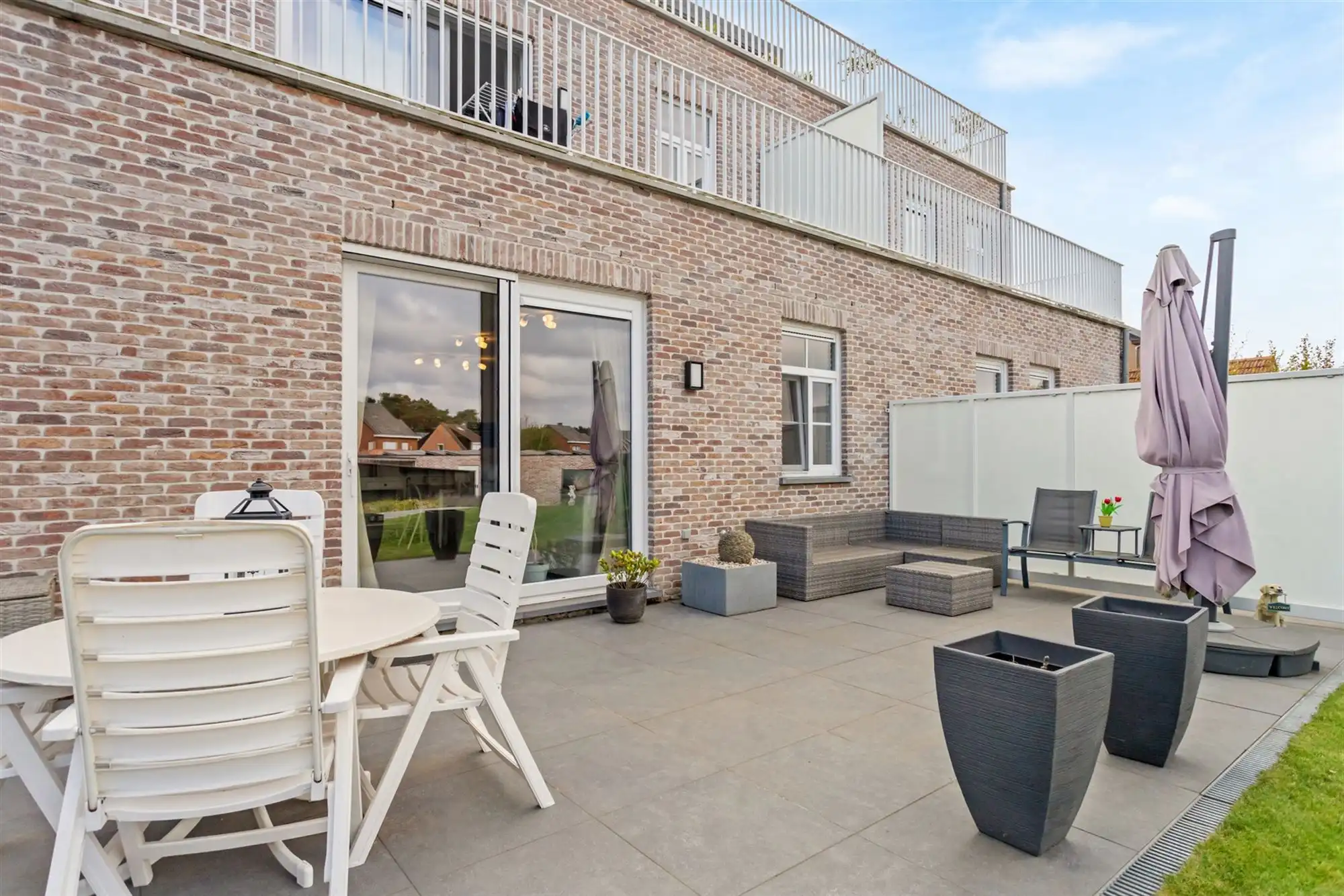 RECENT GELIJKVLOERS APPARTEMENT MET BIJHOREND TERRAS EN RUIME PRIVATE TUIN GELEGEN TE MEERHOUT foto 24