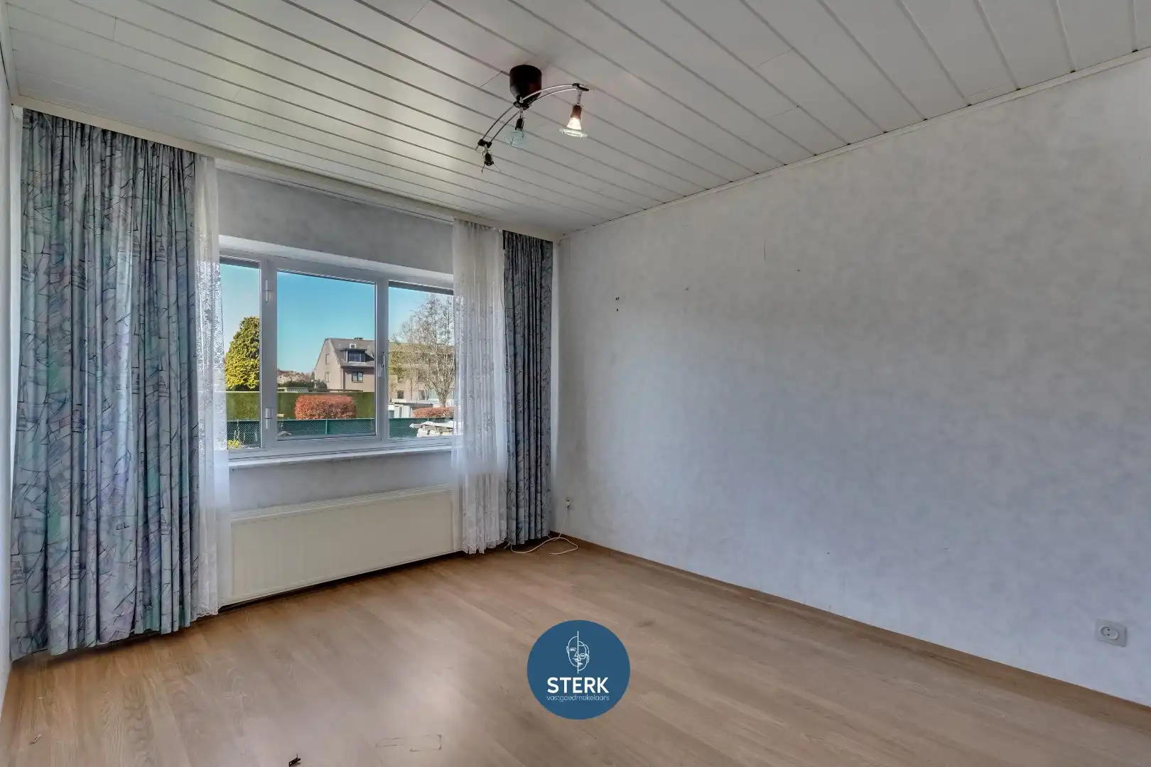 OP TE KNAPPEN SPLITLEVELWONING OP EEN GELIEFDE LOCATIE TE LANAKEN !  foto 12