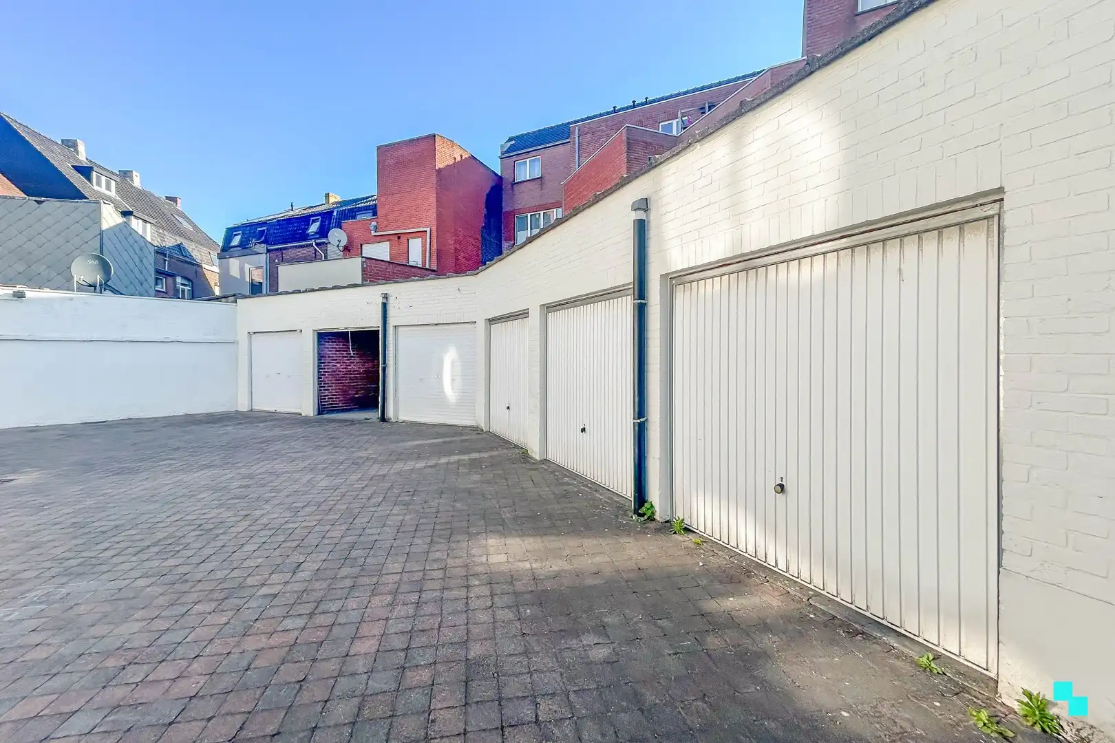 Afgesloten garagebox in centrum Tielt foto 7
