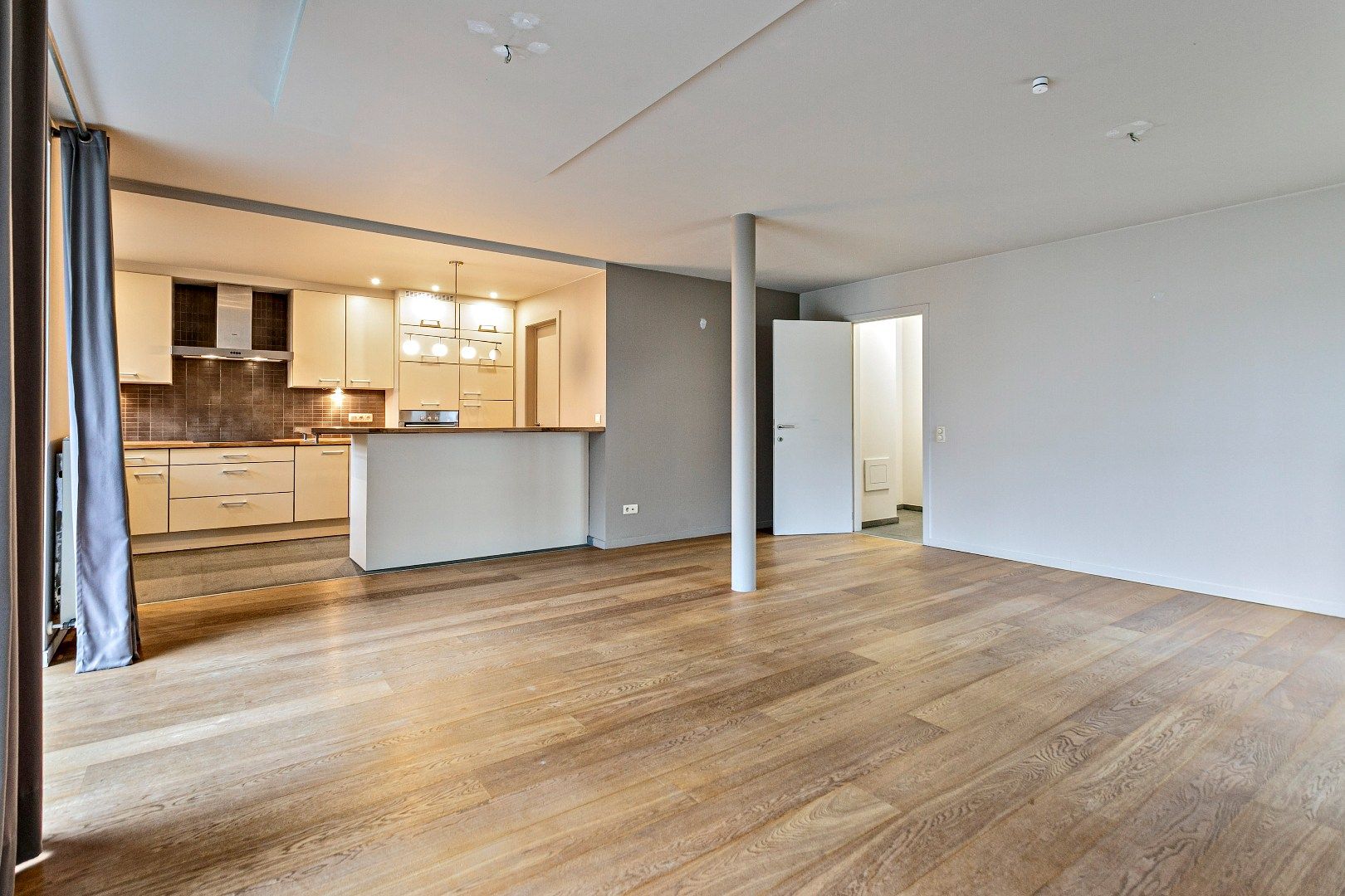 Prachtig gelijkvloers  3 slaapkamer appartement met tuin van 389m2 foto 6