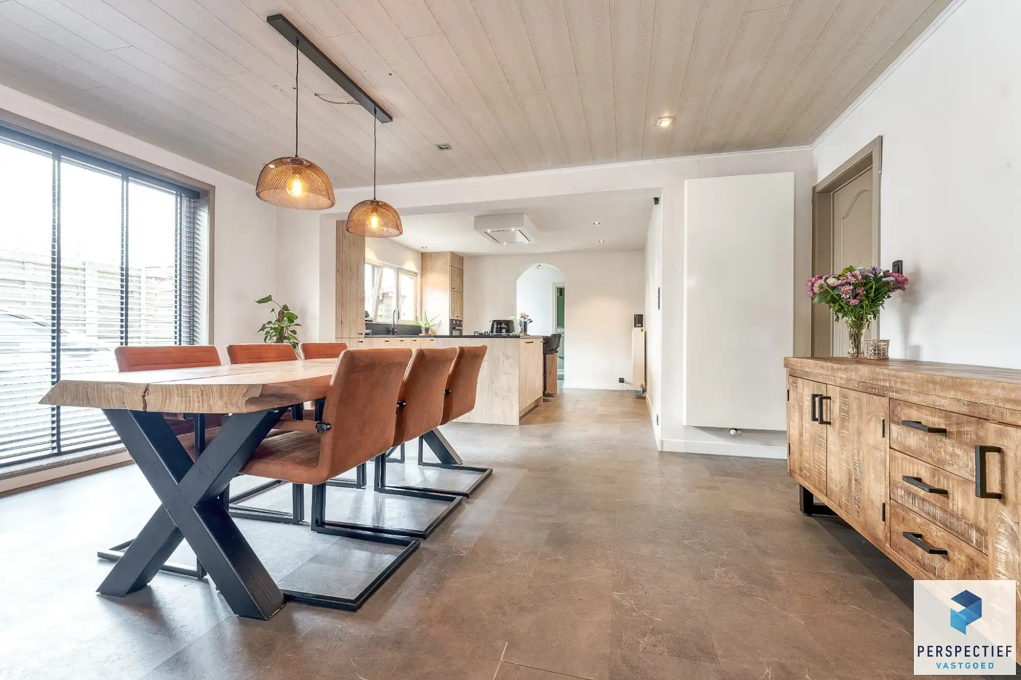 Centraal gelegen mooi gerenoveerde woning aan de Eeklose Vaart foto 3