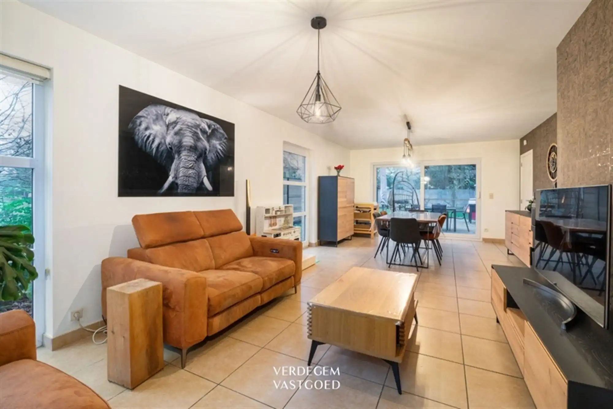 Fijne woning met 3 slaapkamers en mooie tuin in rustige woonbuurt foto 2