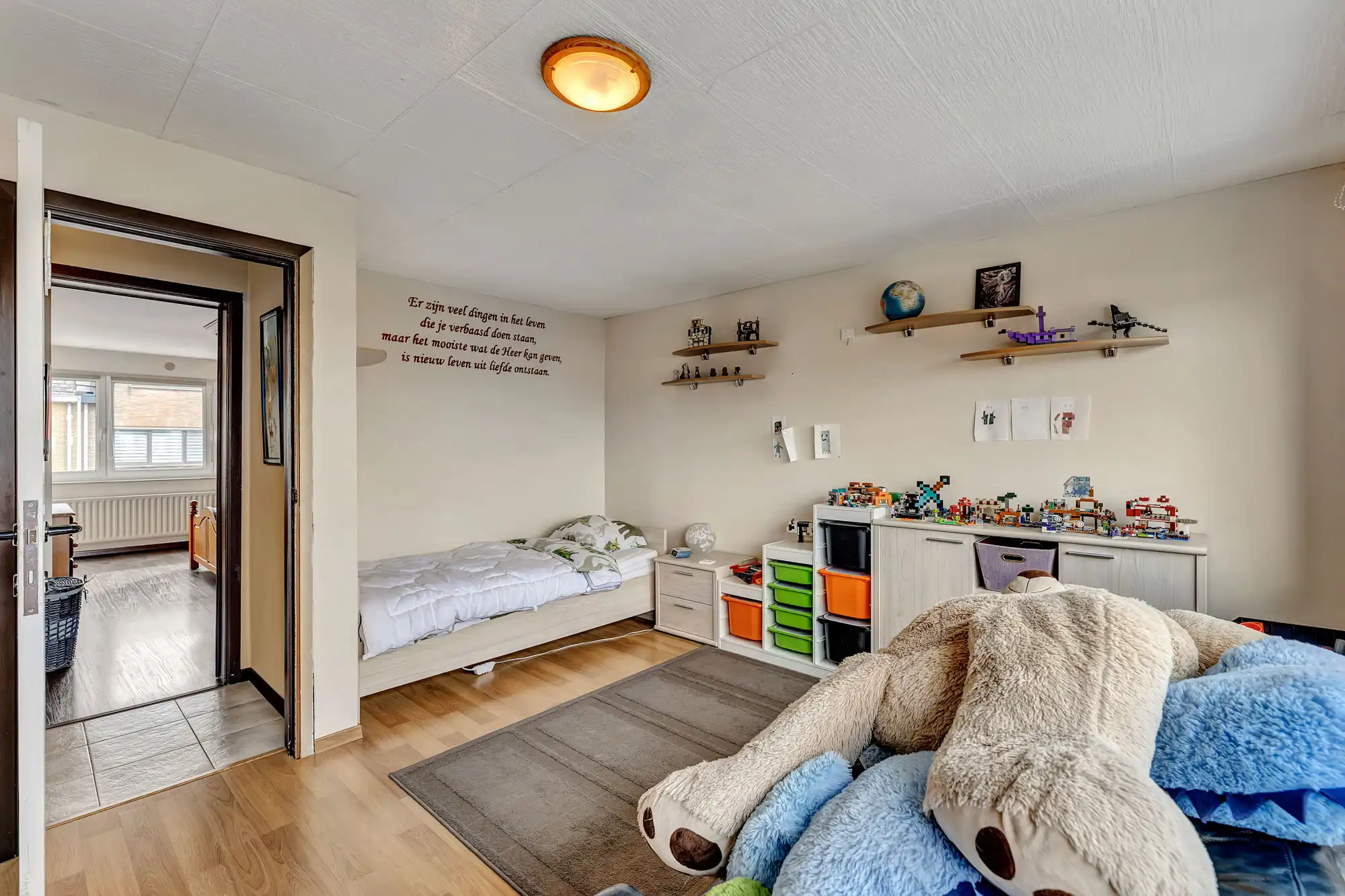 Gezellige gezinswoning met veranda, tuin en garage te koop foto 12