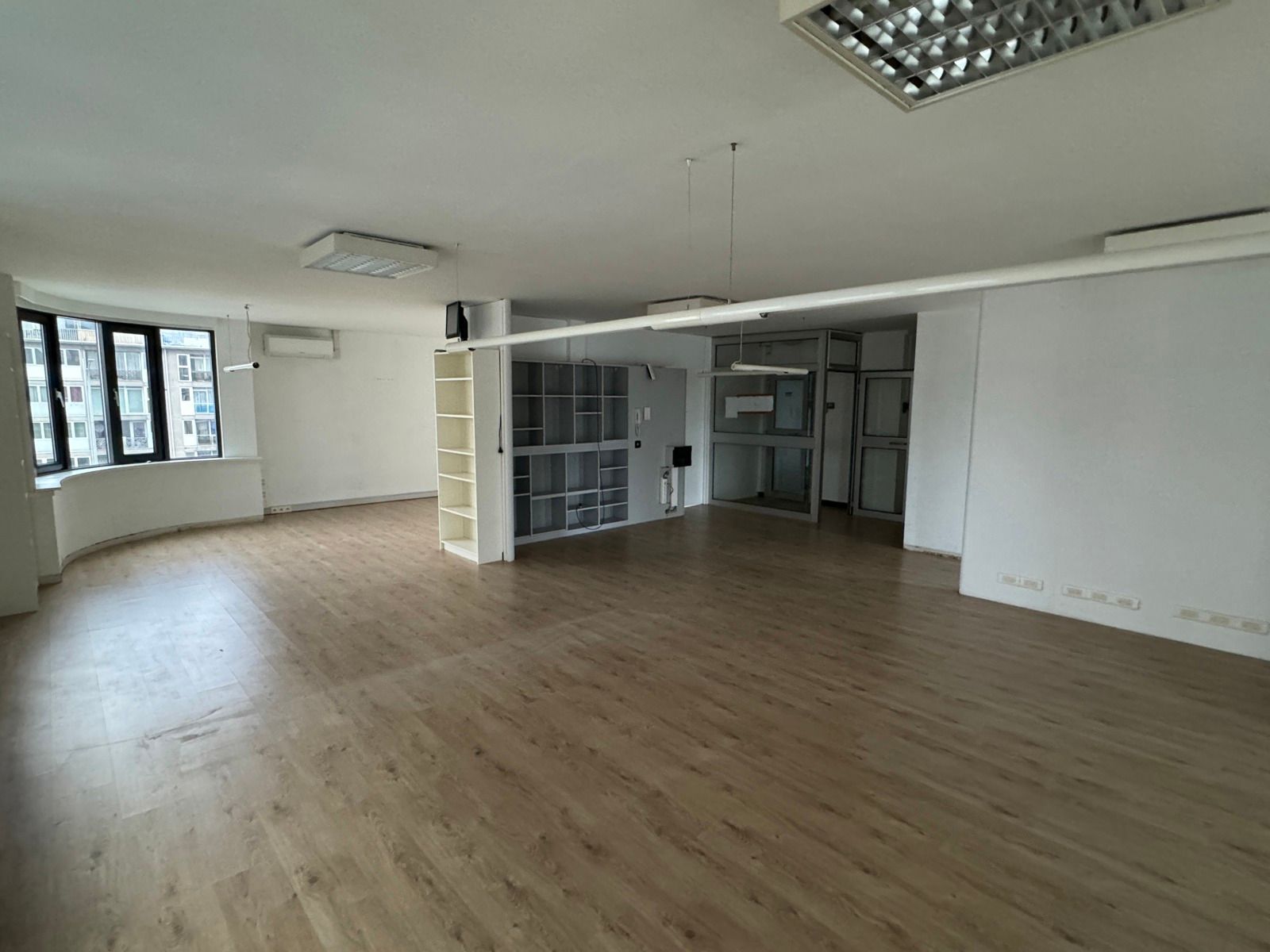 Kantoor 3de verdiep op Bisschoppenhoflaan + parking foto 2