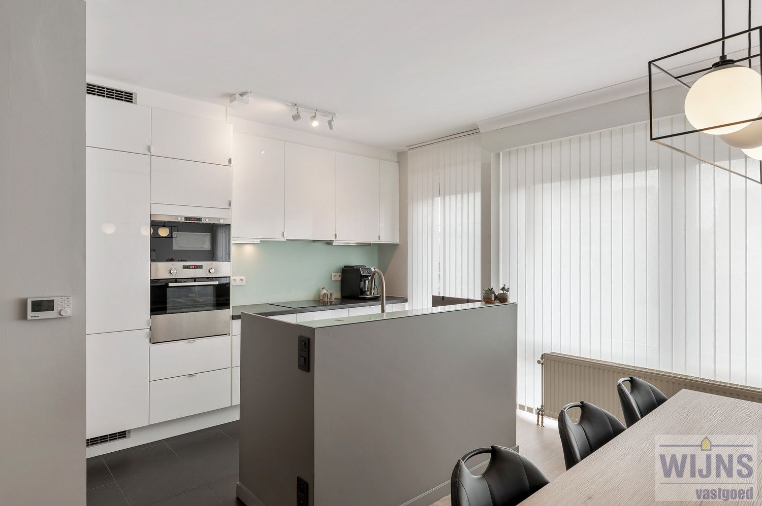 LICHT EN INSTAPKLAAR APPARTEMENT IN CENTRUM LIER foto 13