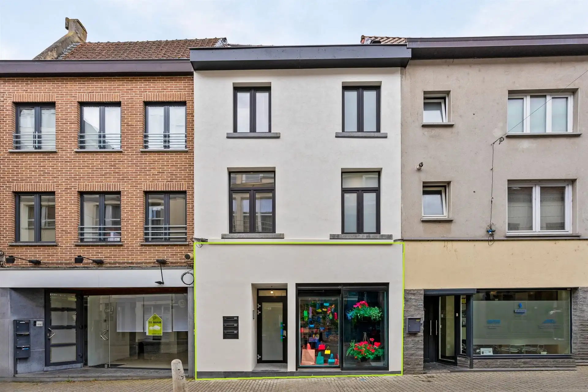 Handelsgelijksvloers foto {{pictureIndex}}