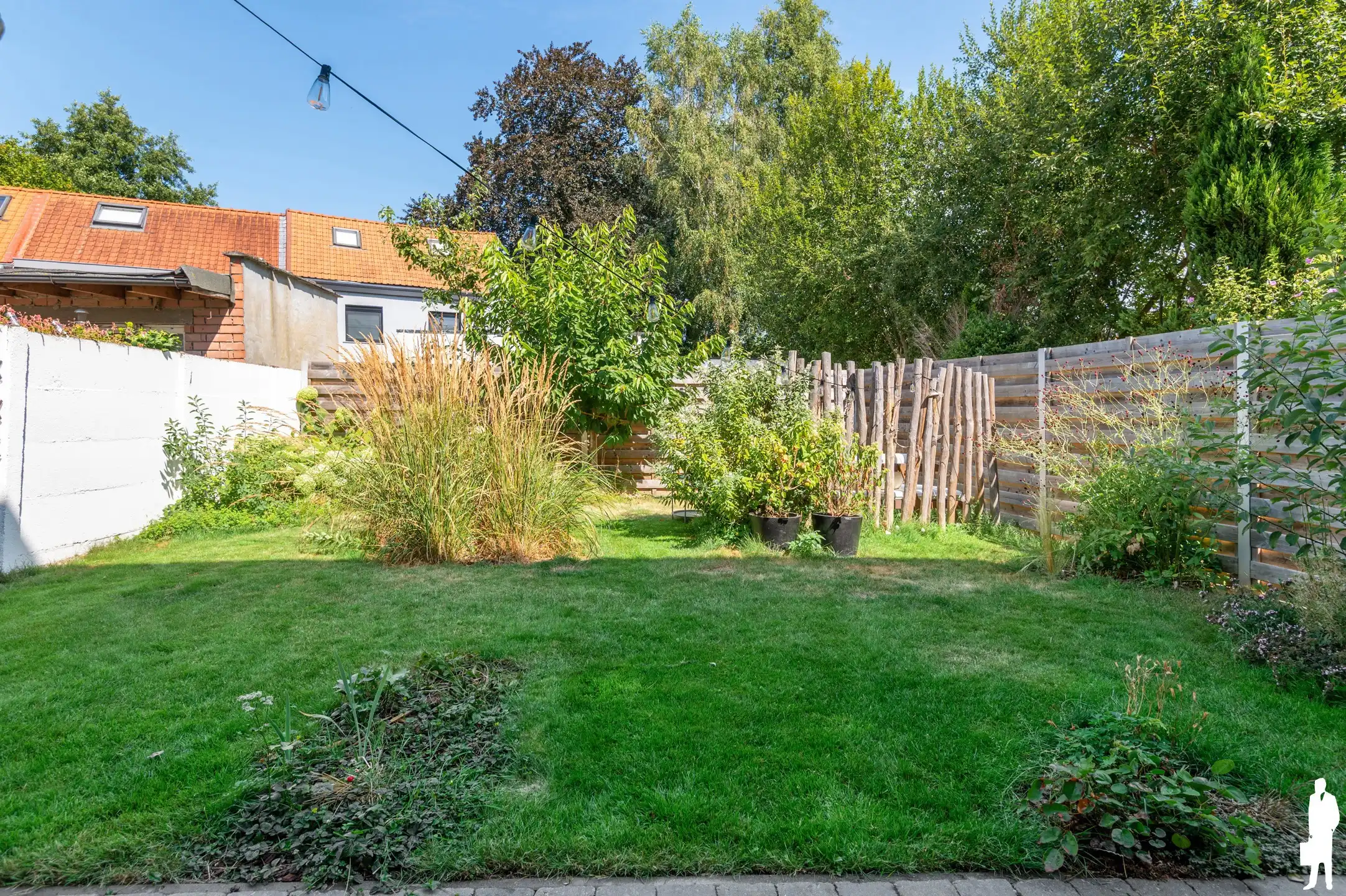 Gerenoveerd appartement met 2 slpks, tuin en autostaanplaats foto 11