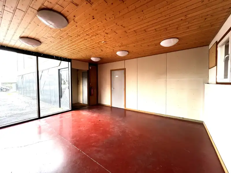 Magazijn met burelen en parkeer mogelijkheden foto 14